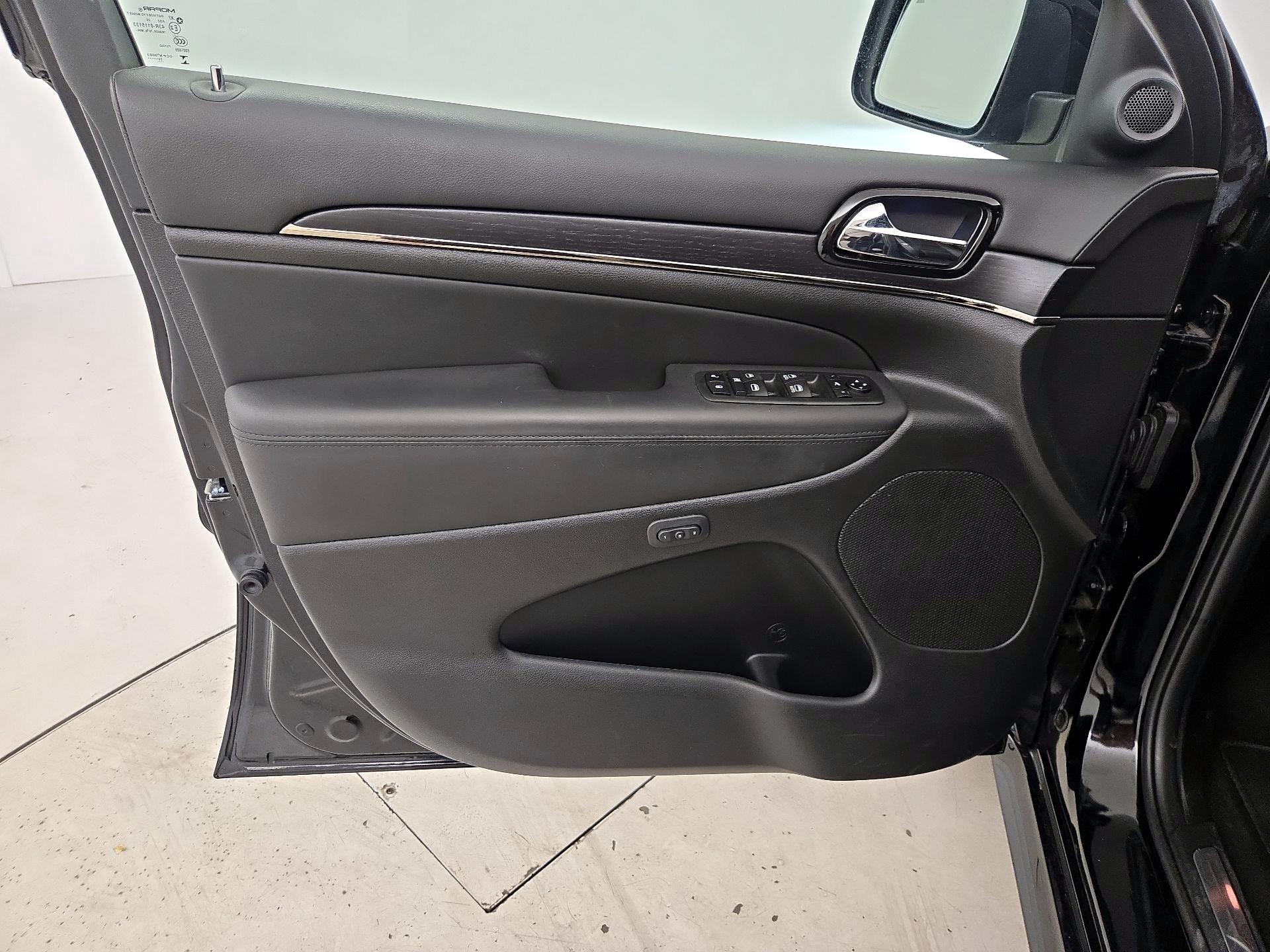 Thumbnail: 2020 Jeep Grand Cherokee - 12