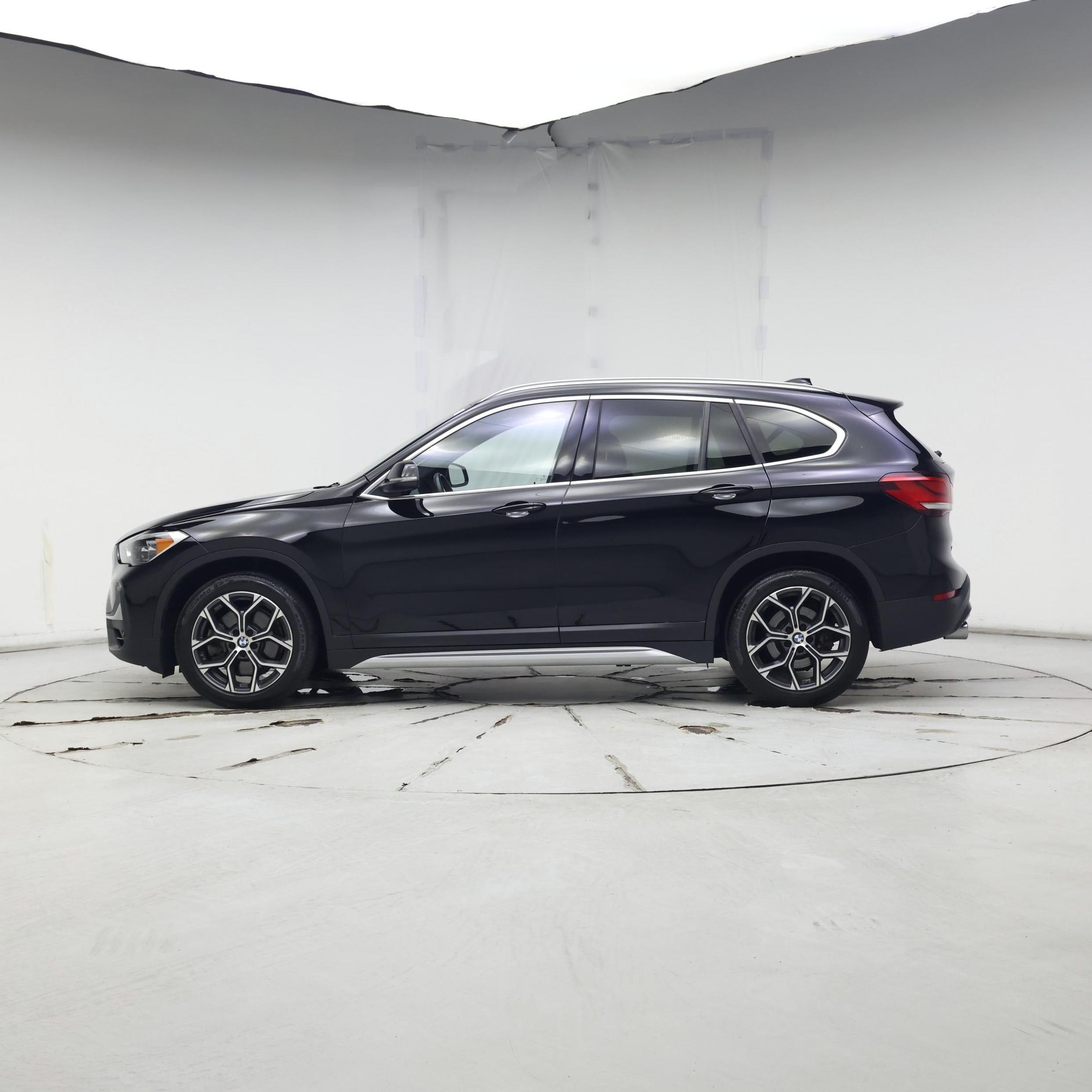 Thumbnail: 2021 BMW X1 - 3