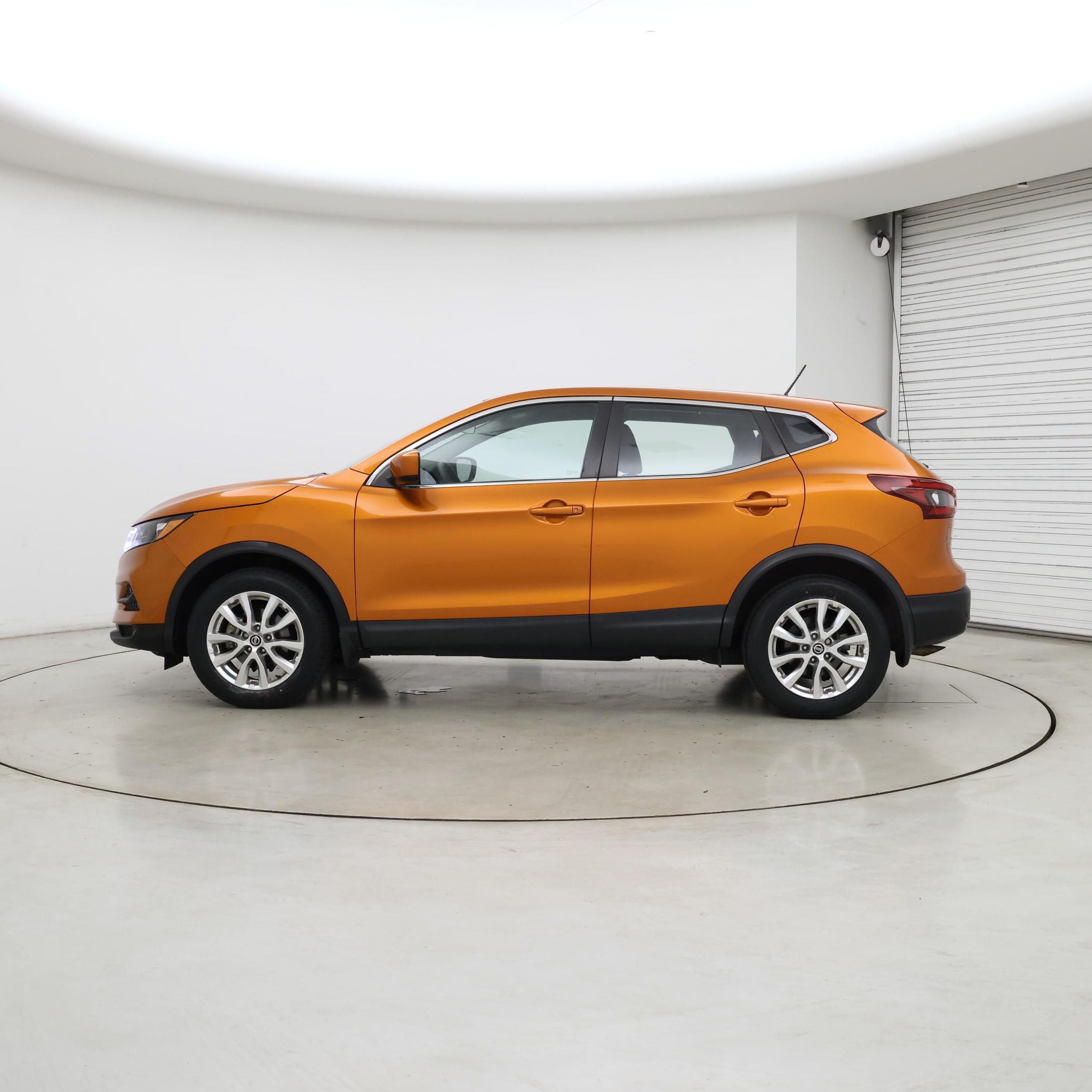 Thumbnail: 2021 Nissan Rogue Sport - 4