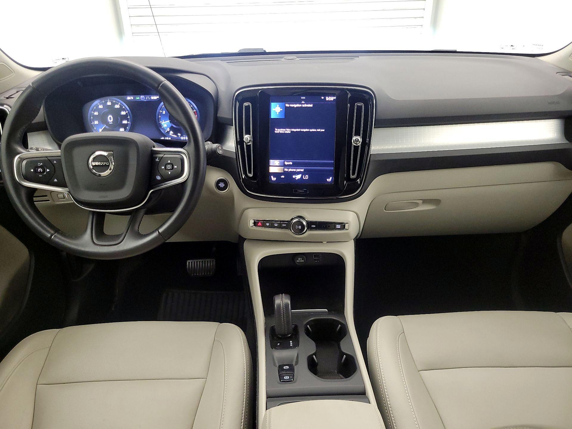 Thumbnail: 2021 Volvo XC40 - 9