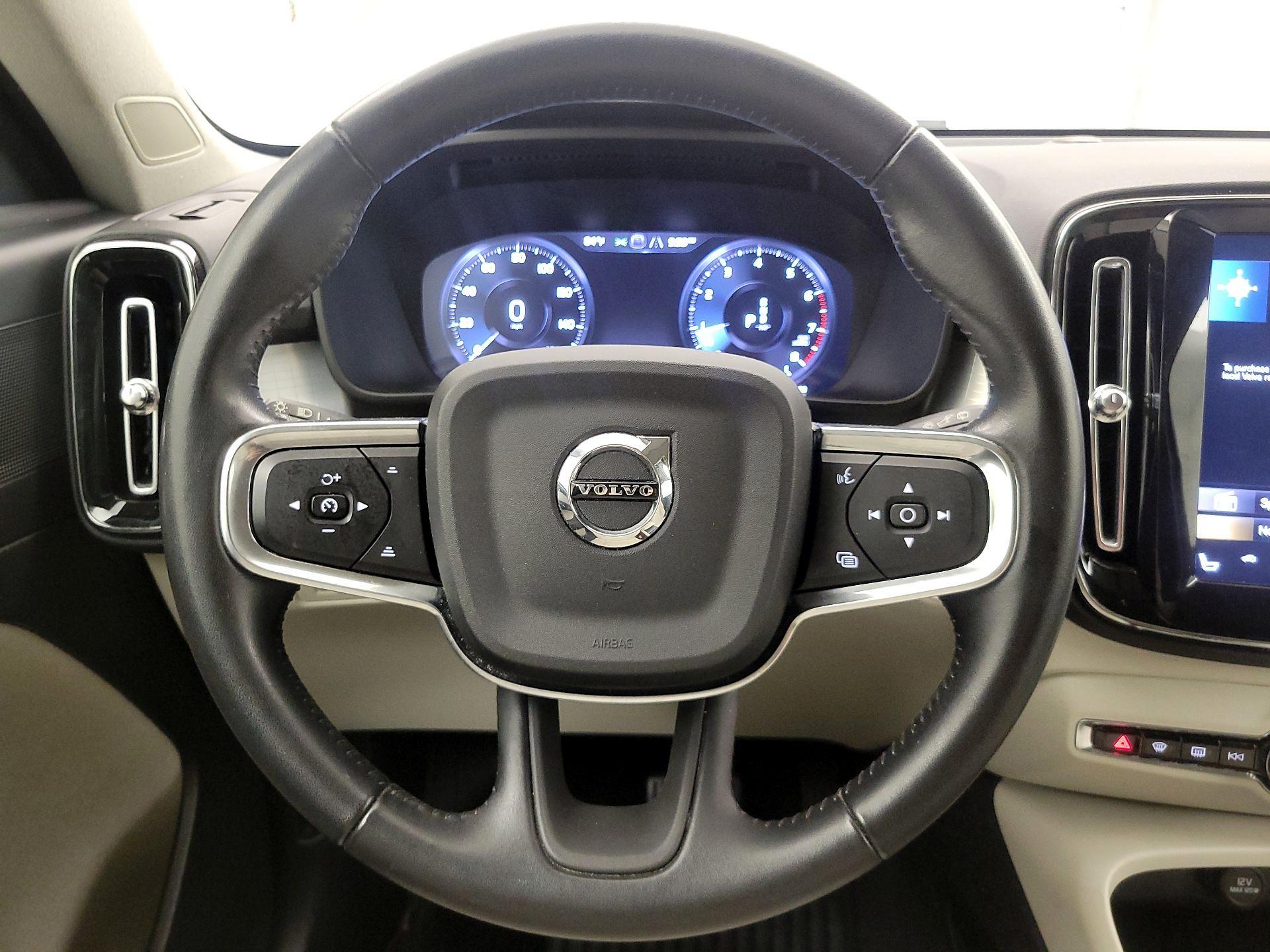 Thumbnail: 2021 Volvo XC40 - 10