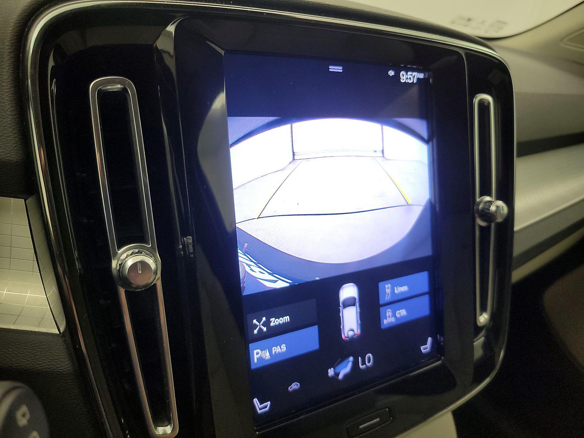 Thumbnail: 2021 Volvo XC40 - 14