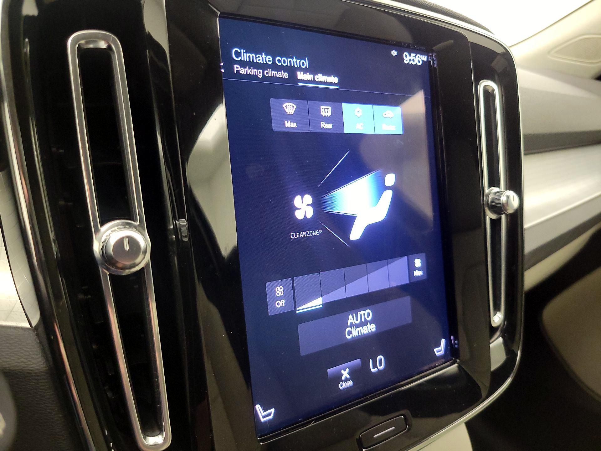 Thumbnail: 2021 Volvo XC40 - 16