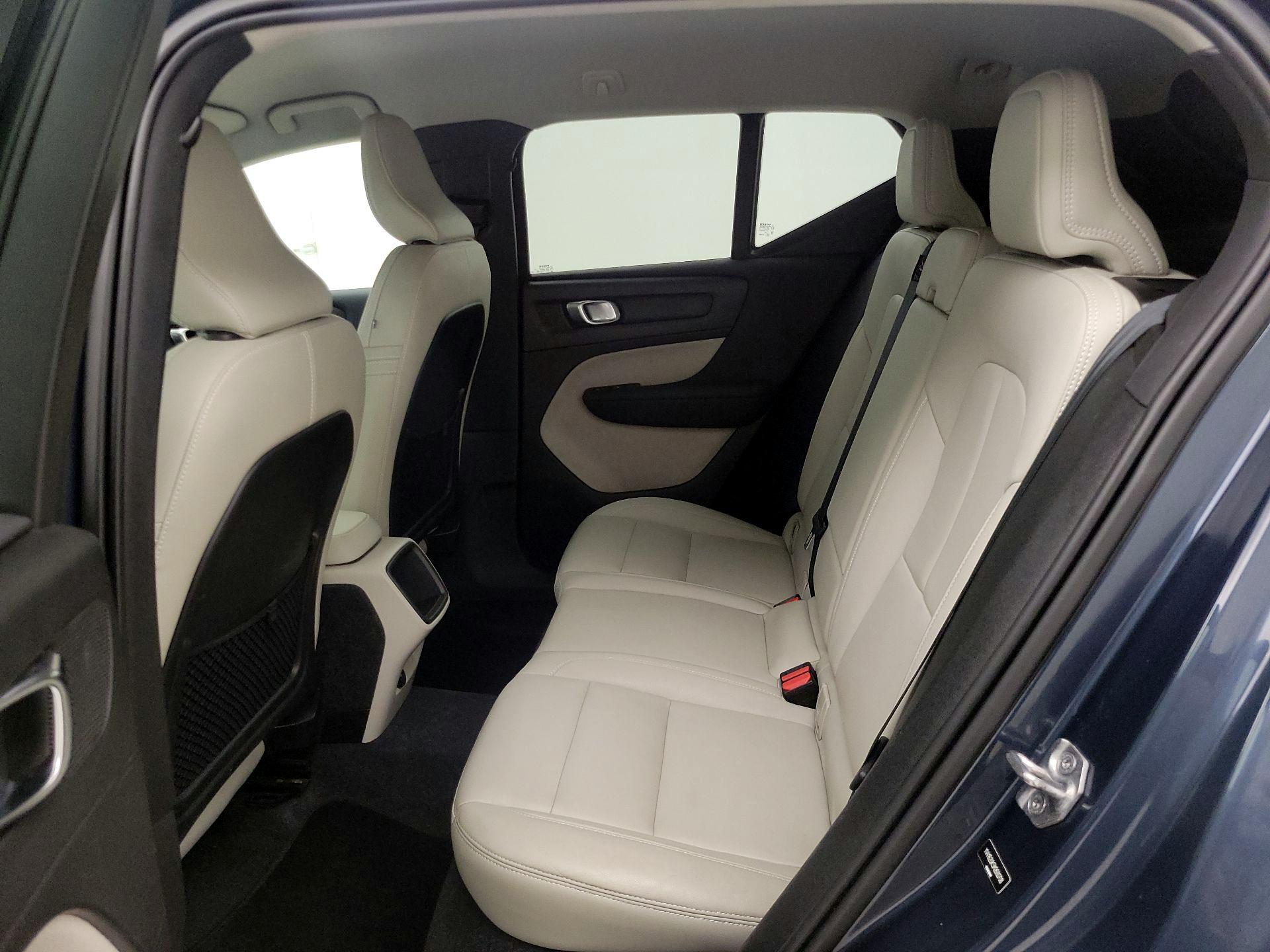 Thumbnail: 2021 Volvo XC40 - 19