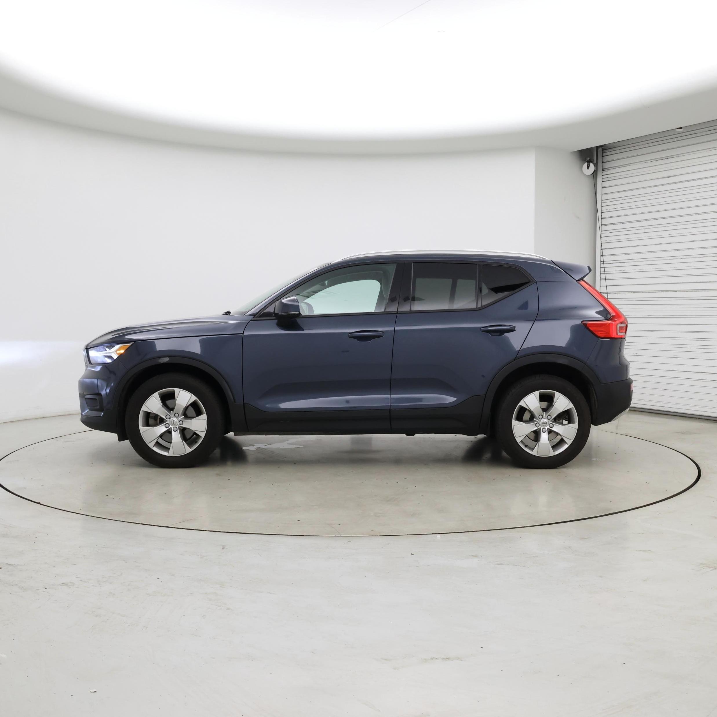 Thumbnail: 2021 Volvo XC40 - 3