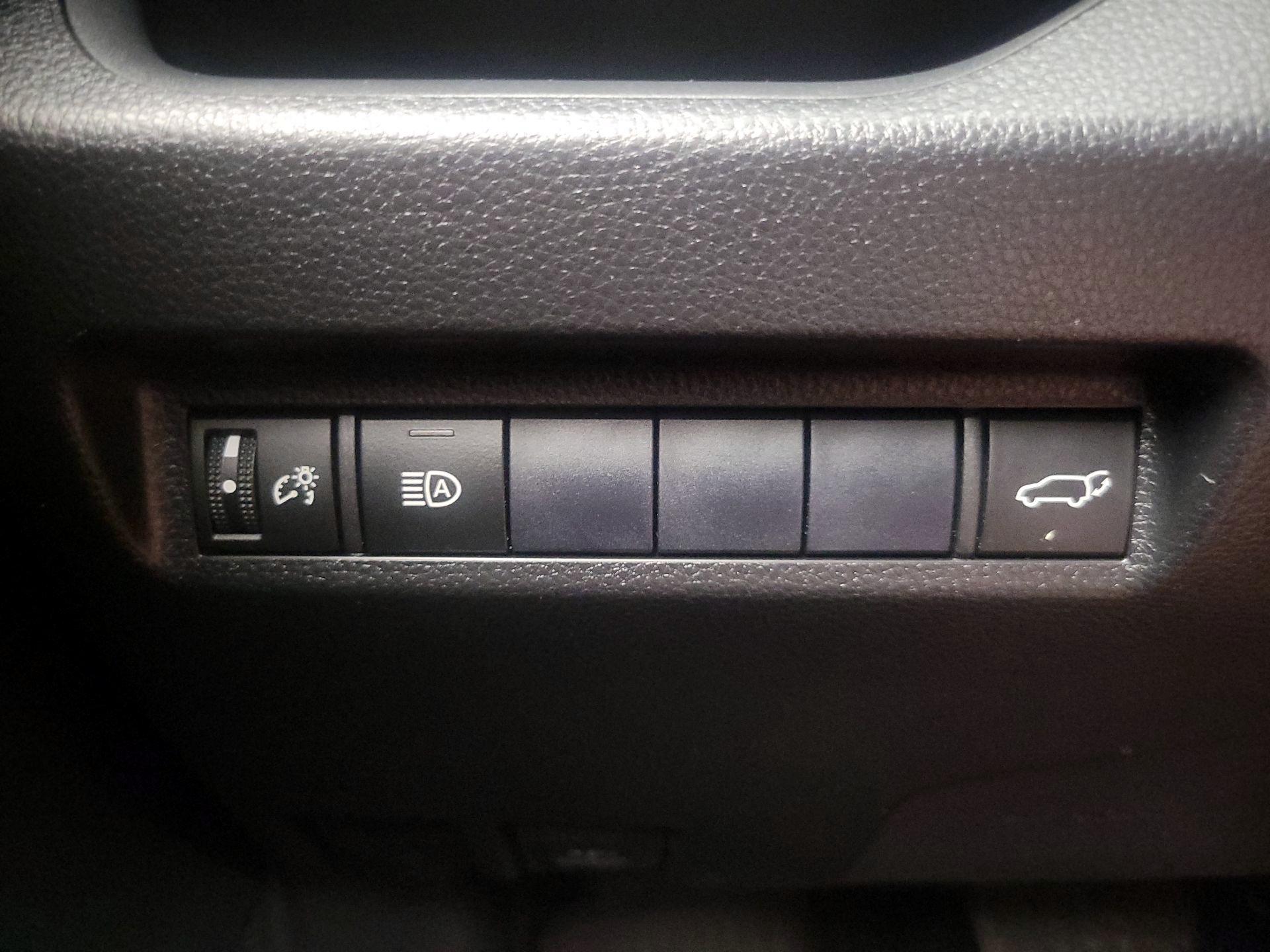Thumbnail: 2019 Toyota RAV4 - 13