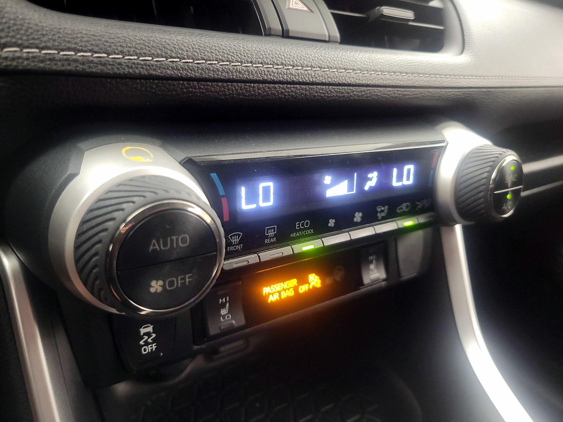Thumbnail: 2019 Toyota RAV4 - 16