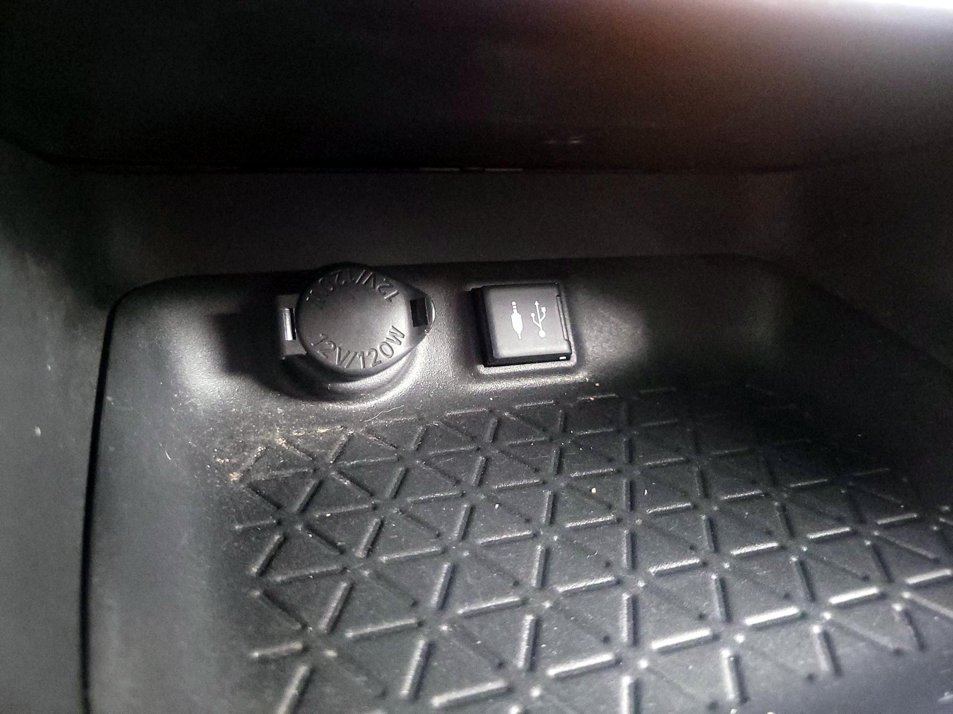 Thumbnail: 2019 Toyota RAV4 - 18
