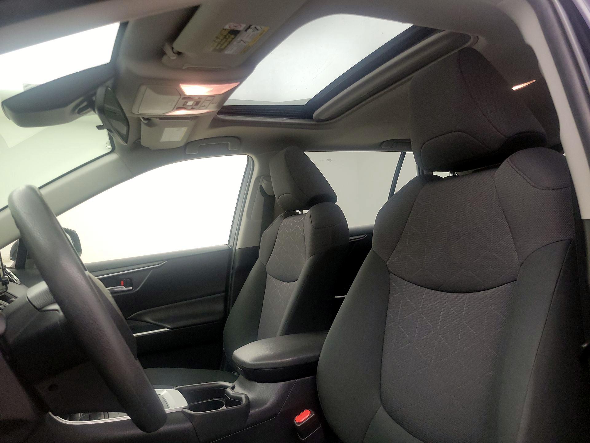 Thumbnail: 2019 Toyota RAV4 - 19
