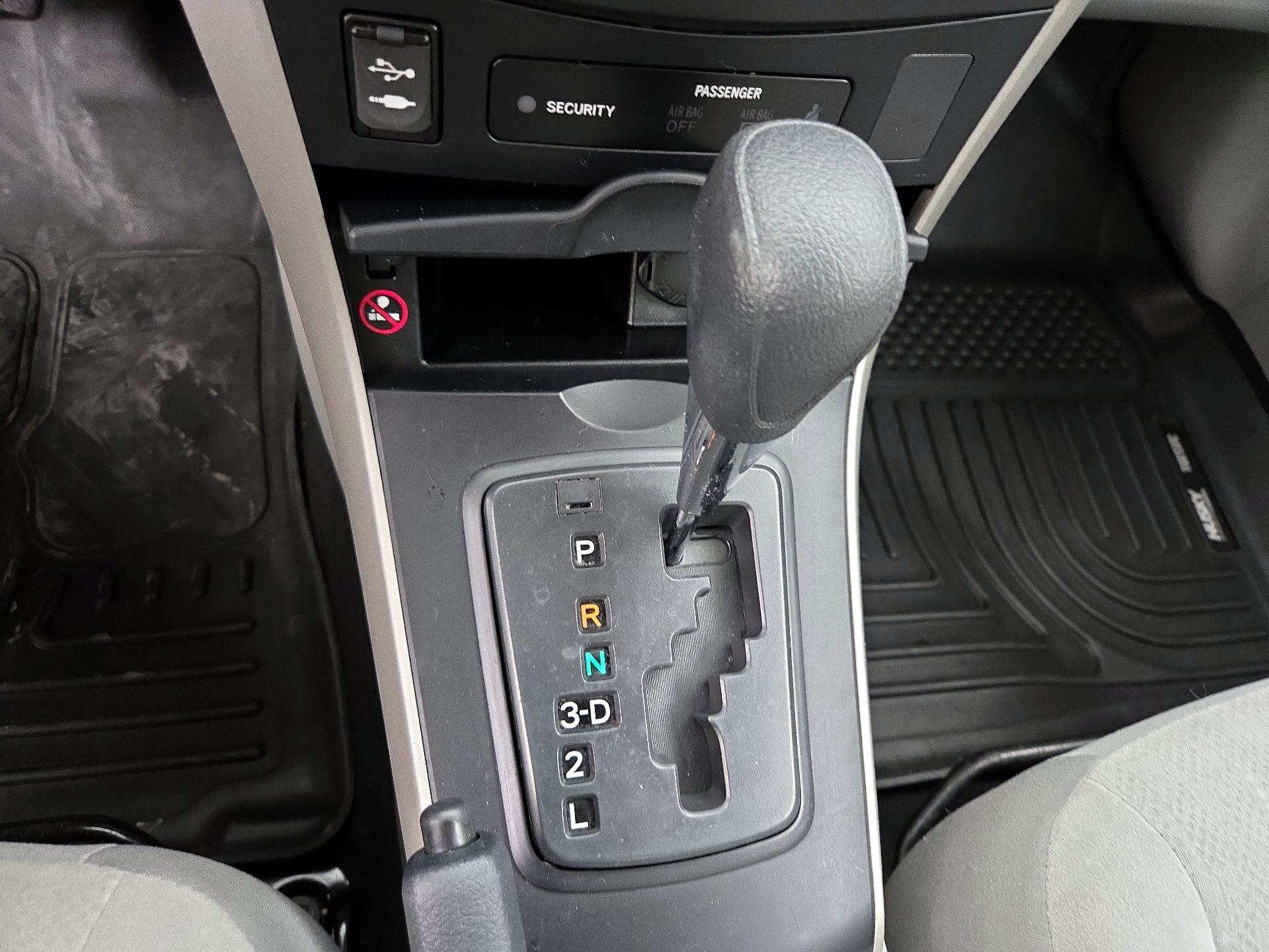Thumbnail: 2013 Toyota Corolla - 16