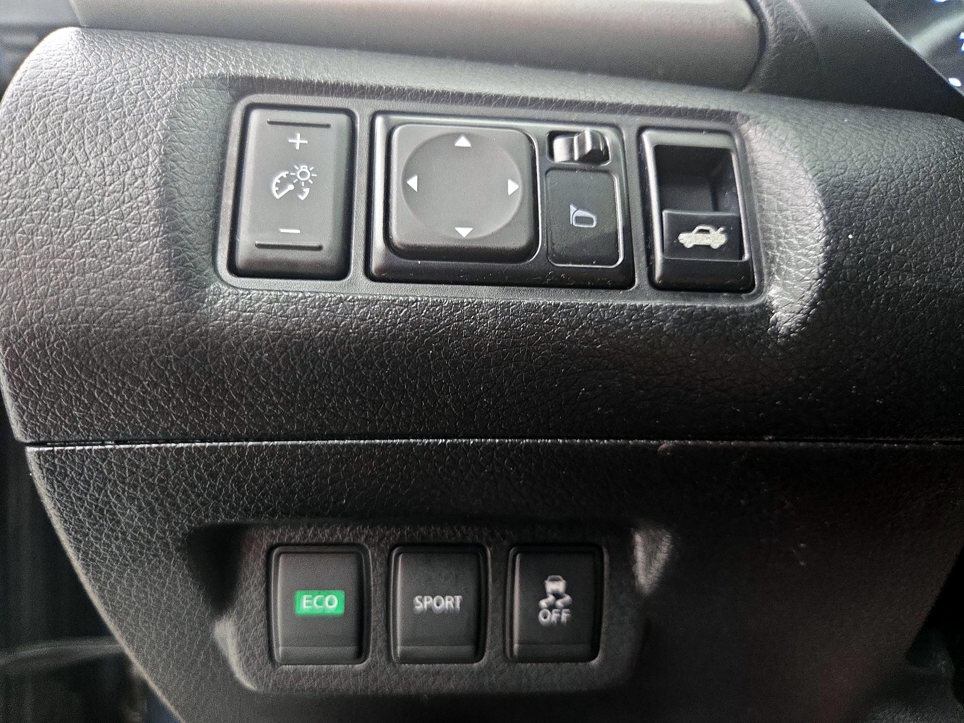 Thumbnail: 2015 Nissan Sentra - 13