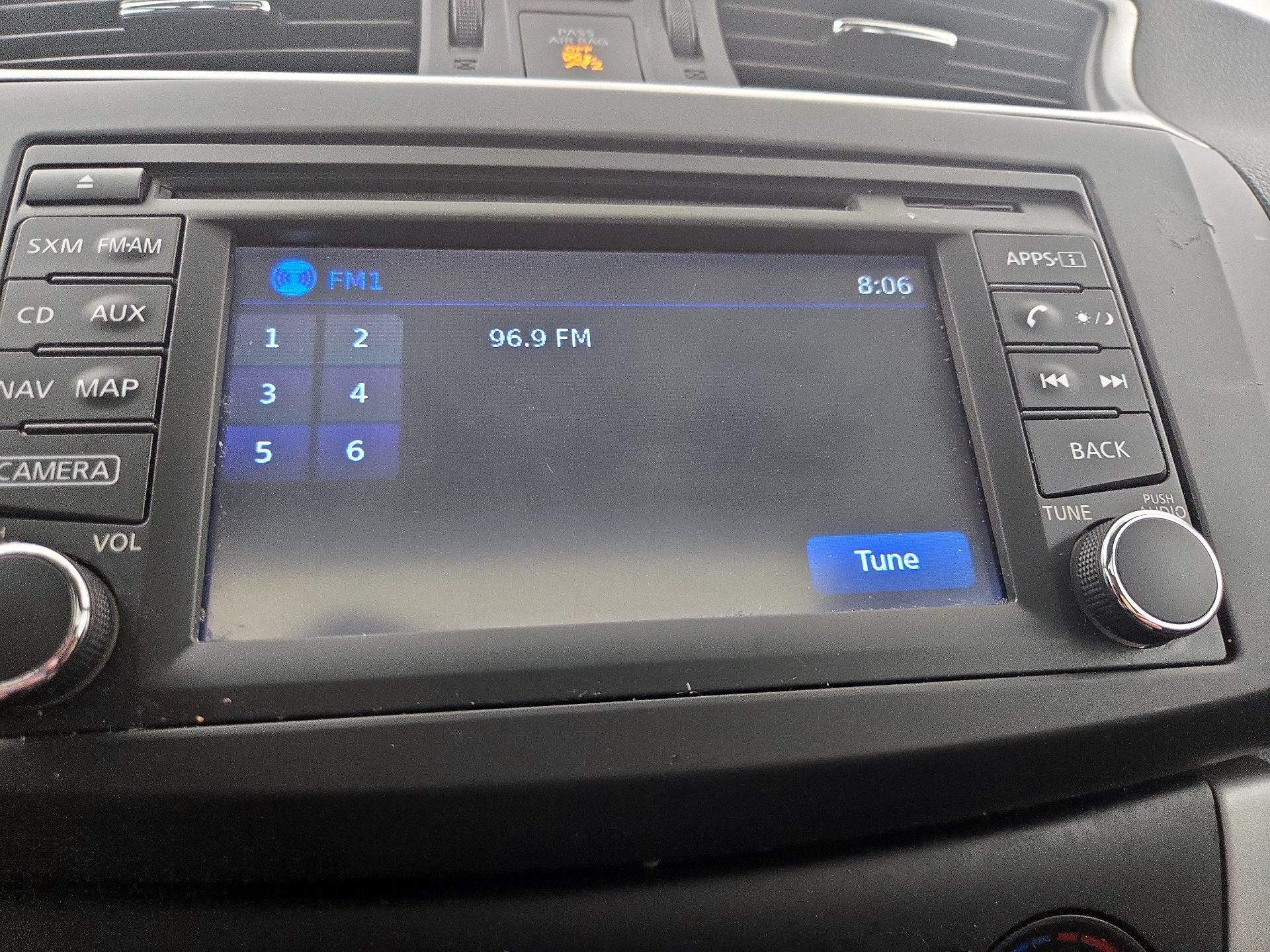 Thumbnail: 2015 Nissan Sentra - 16