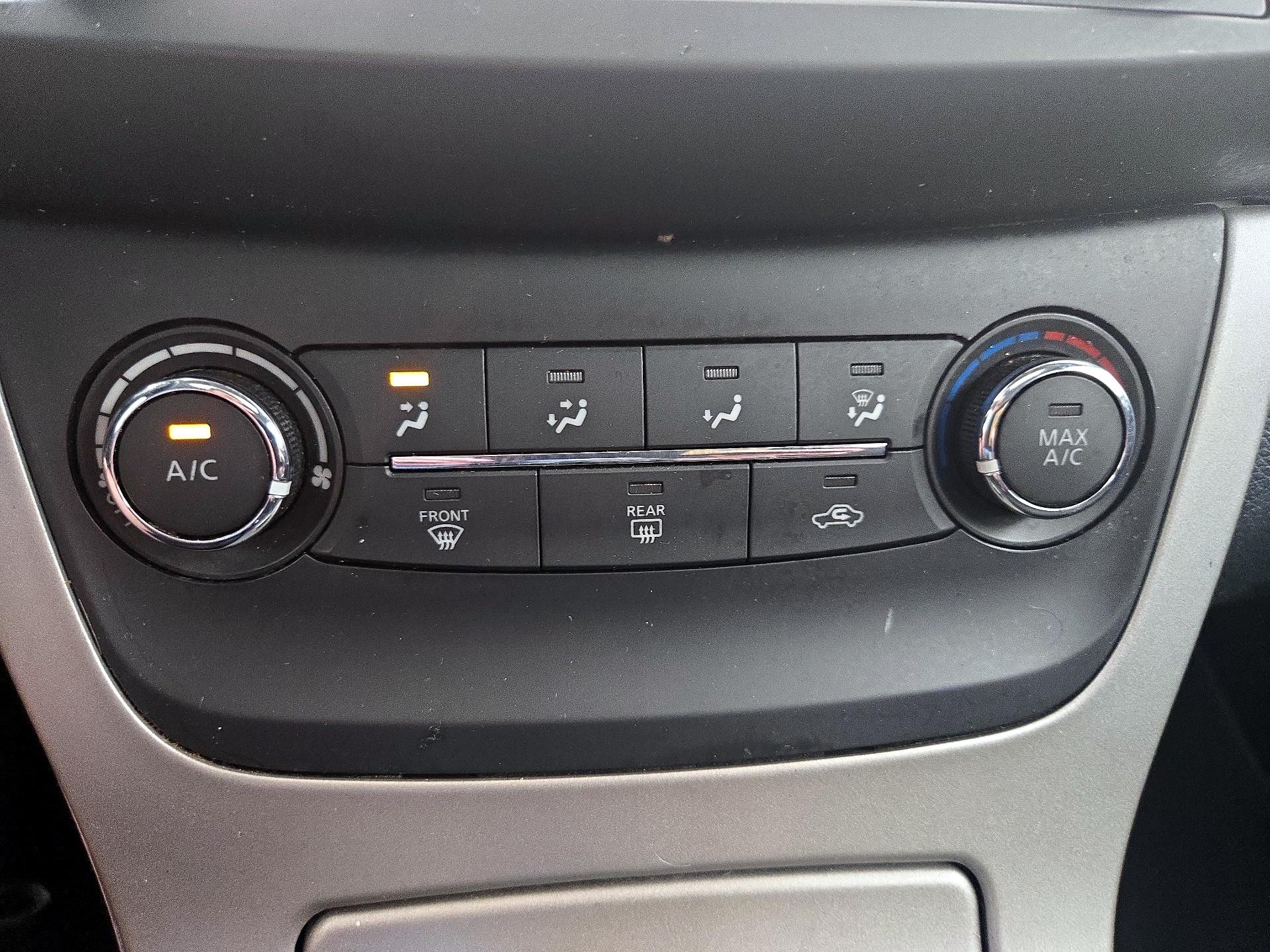 Thumbnail: 2015 Nissan Sentra - 17