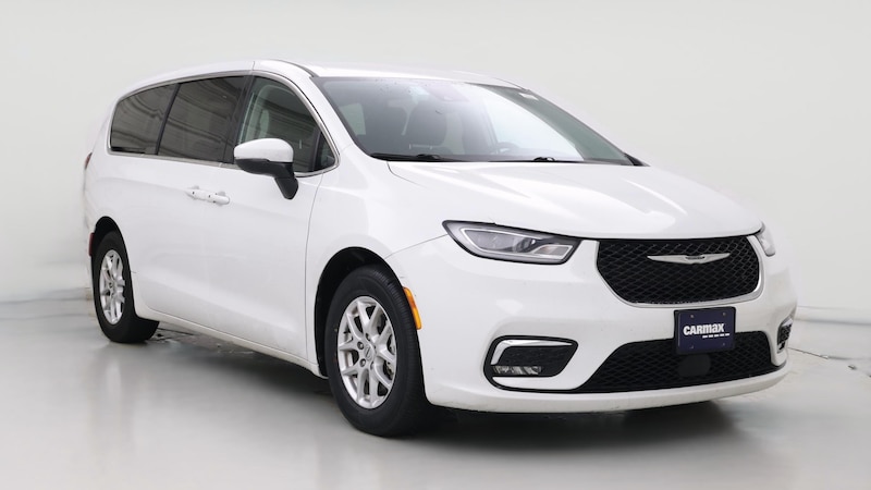 2023 Chrysler Pacifica Touring L Hero Image
