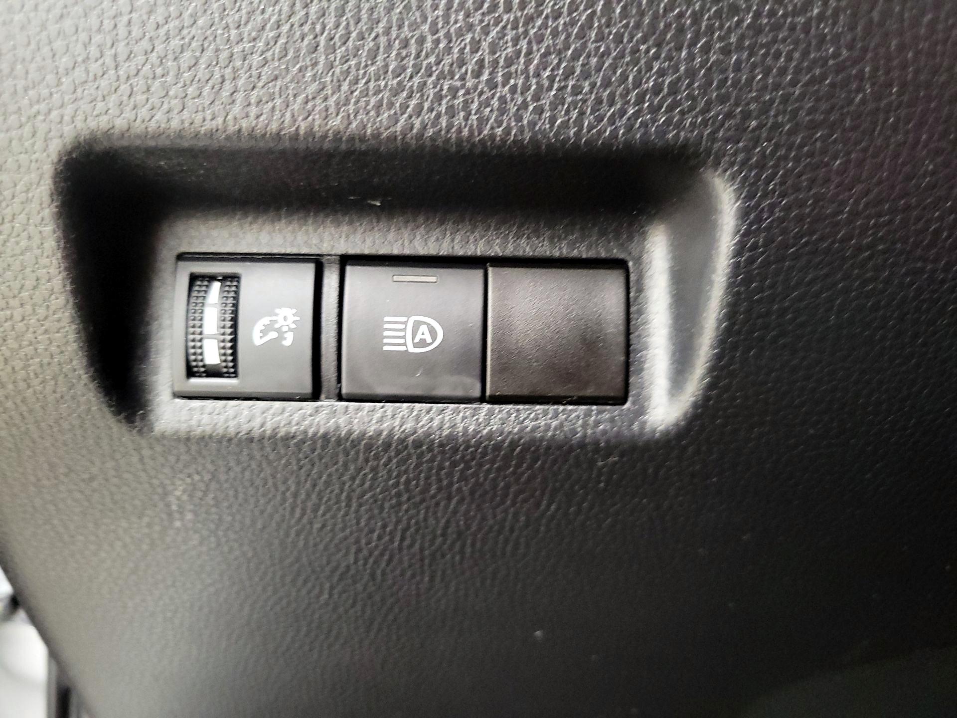 Thumbnail: 2022 Toyota RAV4 - 13