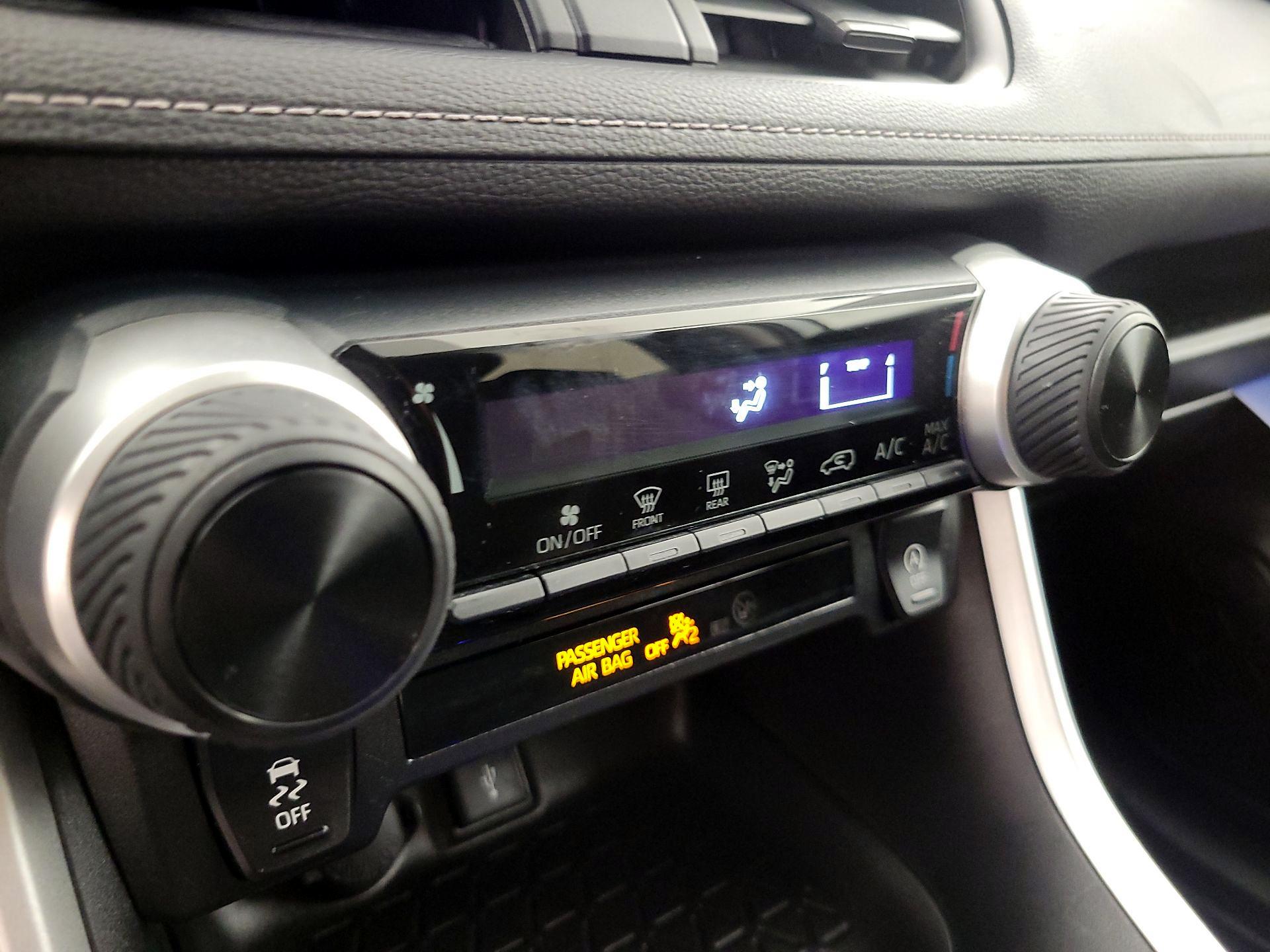 Thumbnail: 2022 Toyota RAV4 - 16