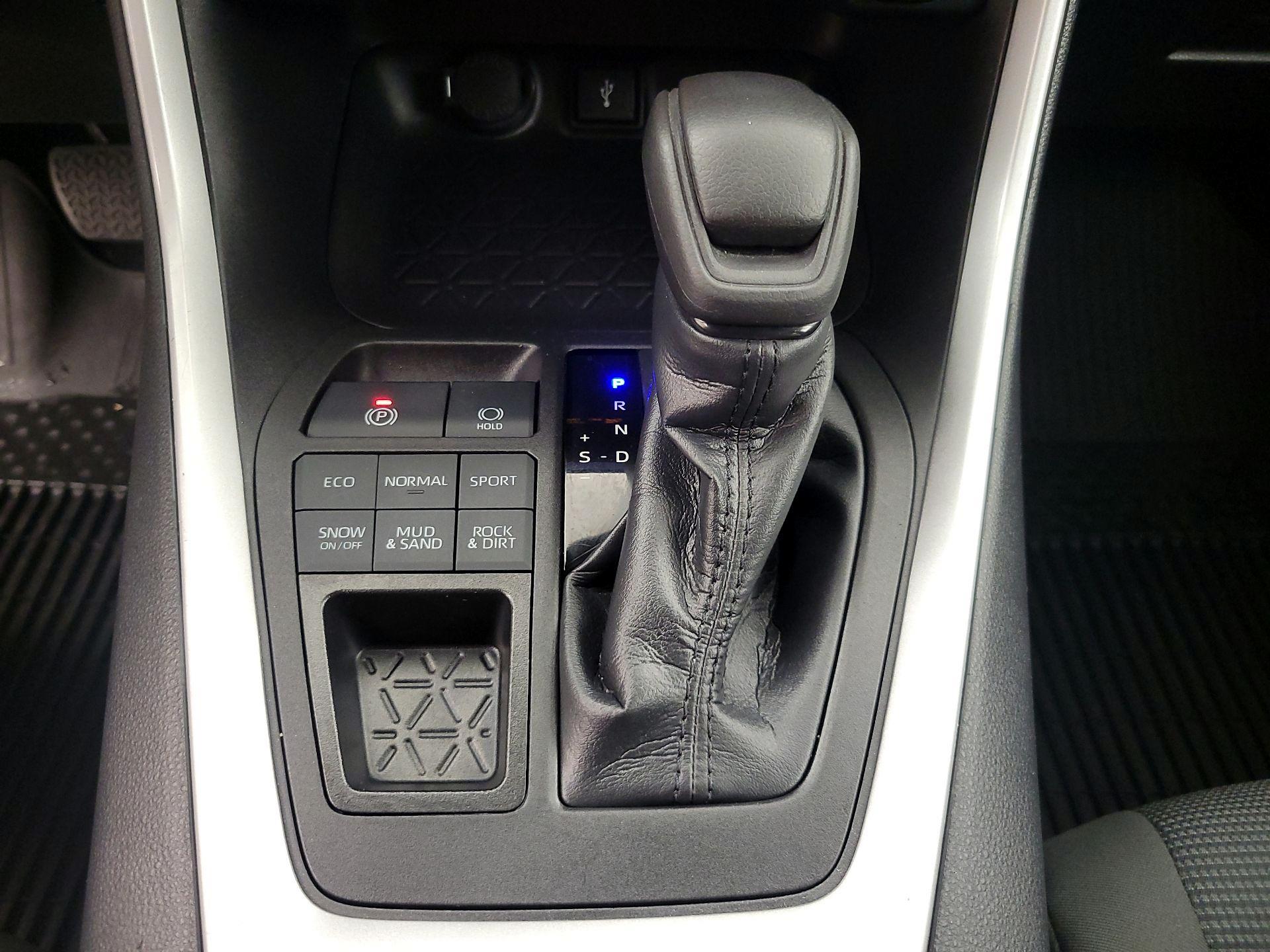 Thumbnail: 2022 Toyota RAV4 - 17