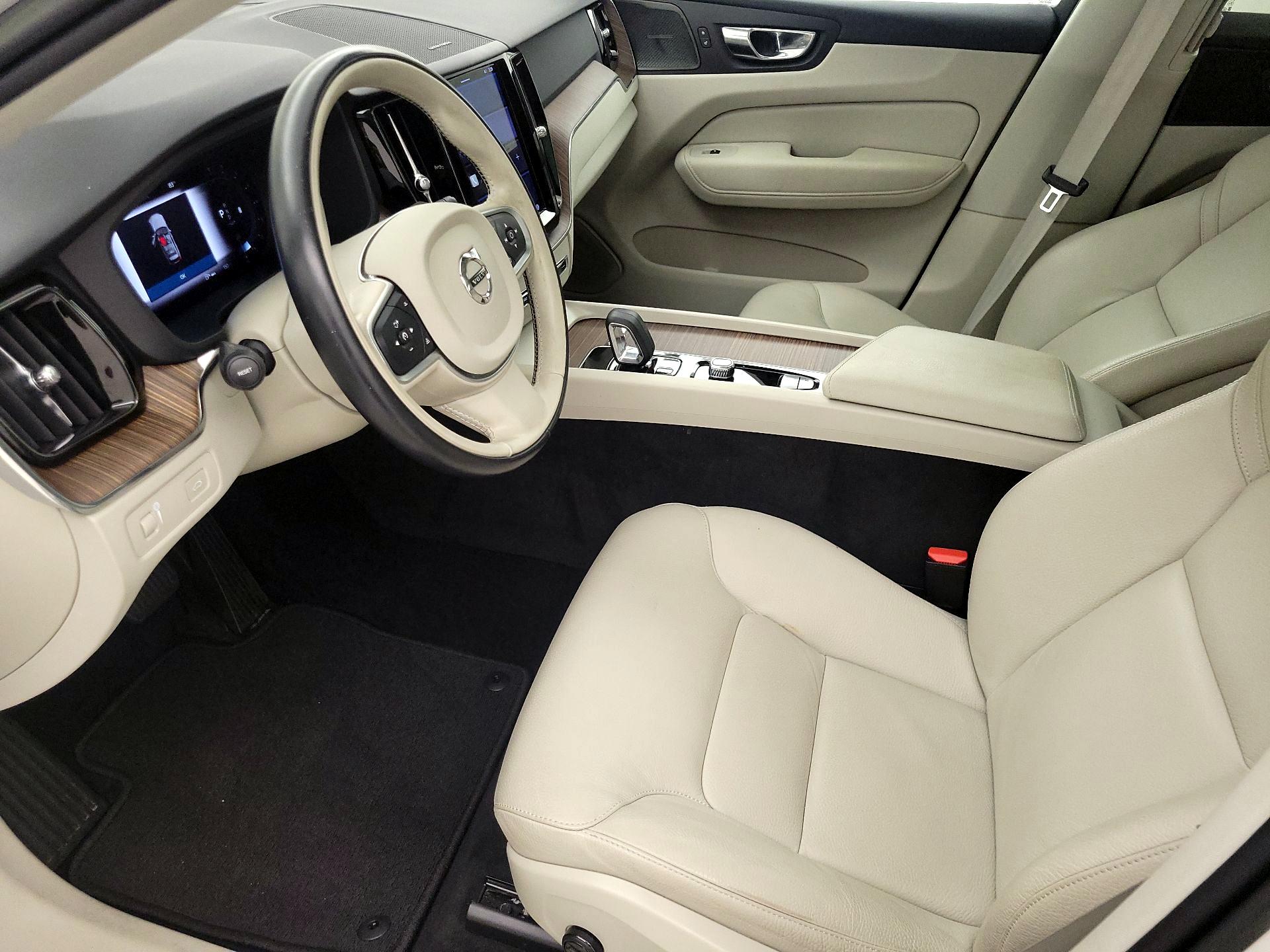 Thumbnail: 2022 Volvo XC60 - 11