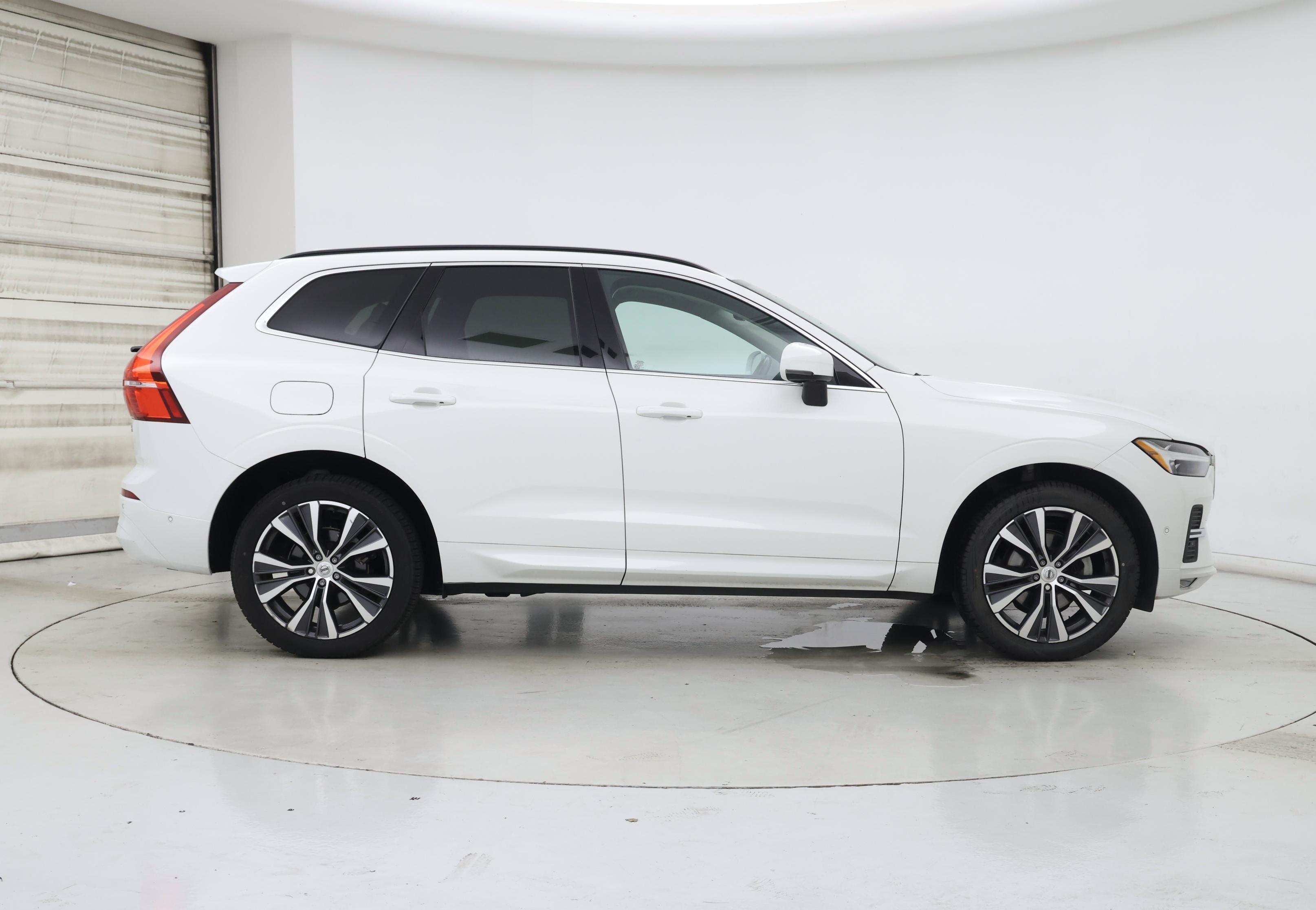 Thumbnail: 2022 Volvo XC60 - 7