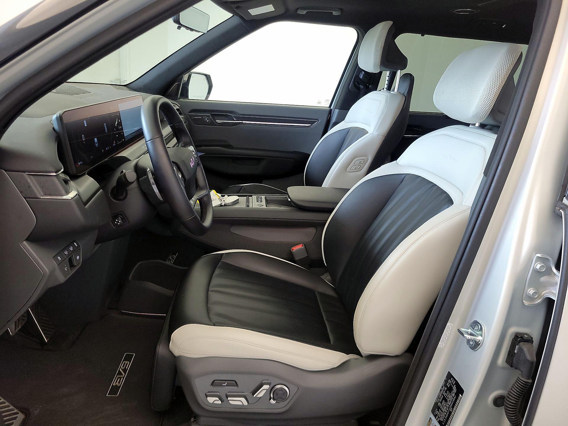 Thumbnail: 2024 Kia EV9 - 11