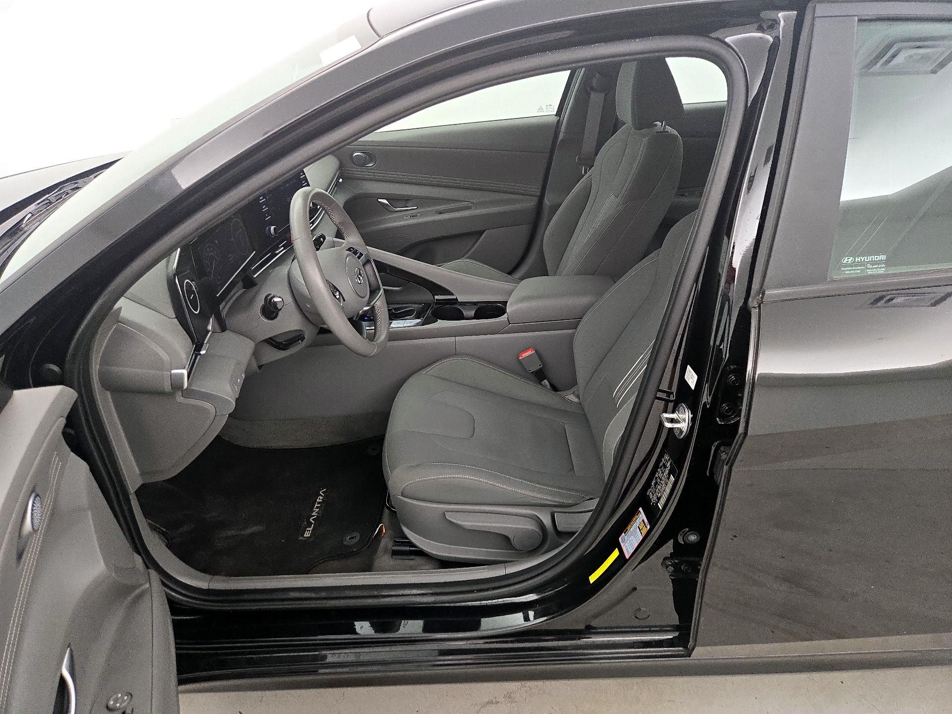 Thumbnail: 2022 Hyundai Elantra - 11