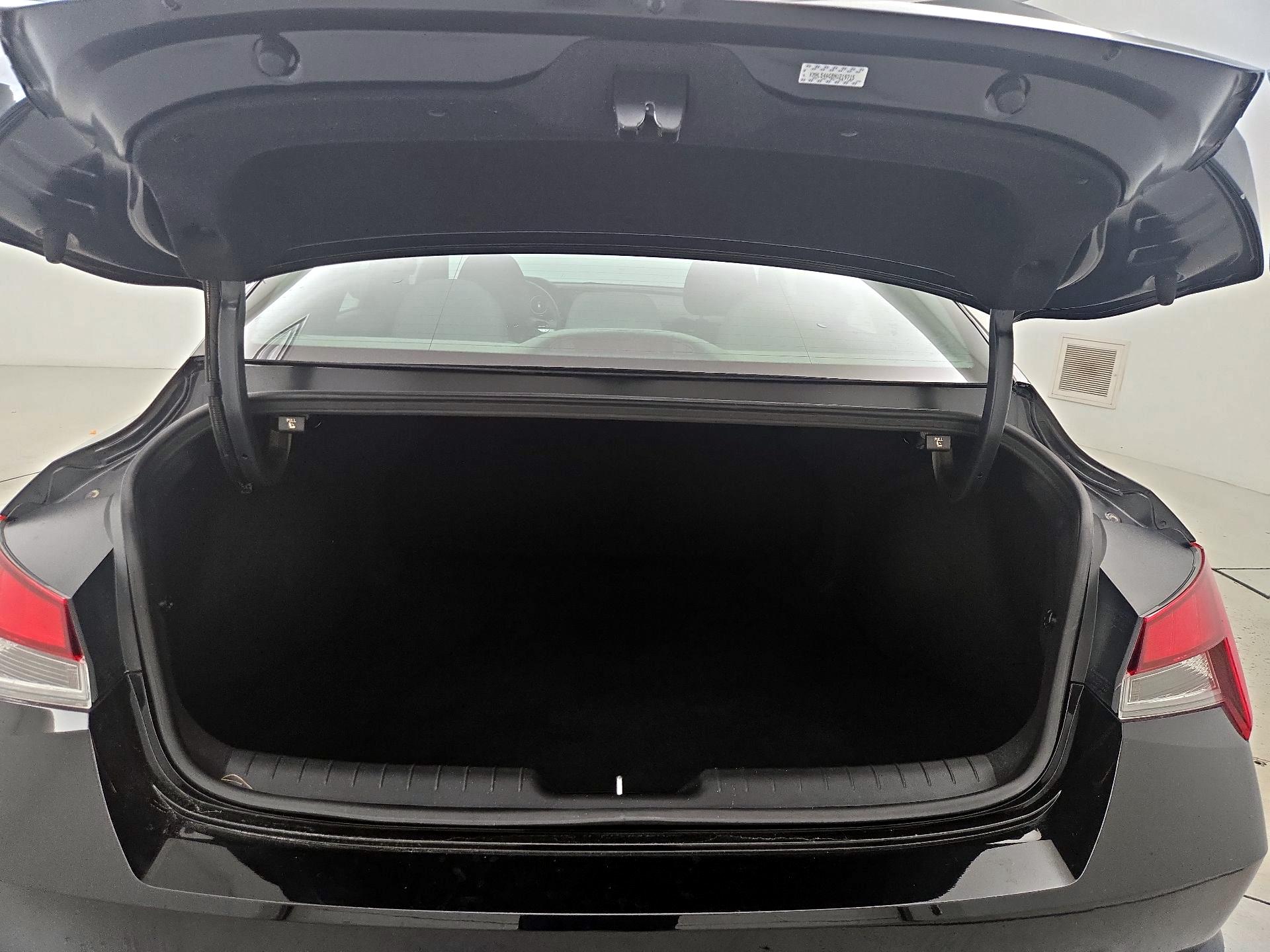 Thumbnail: 2022 Hyundai Elantra - 20
