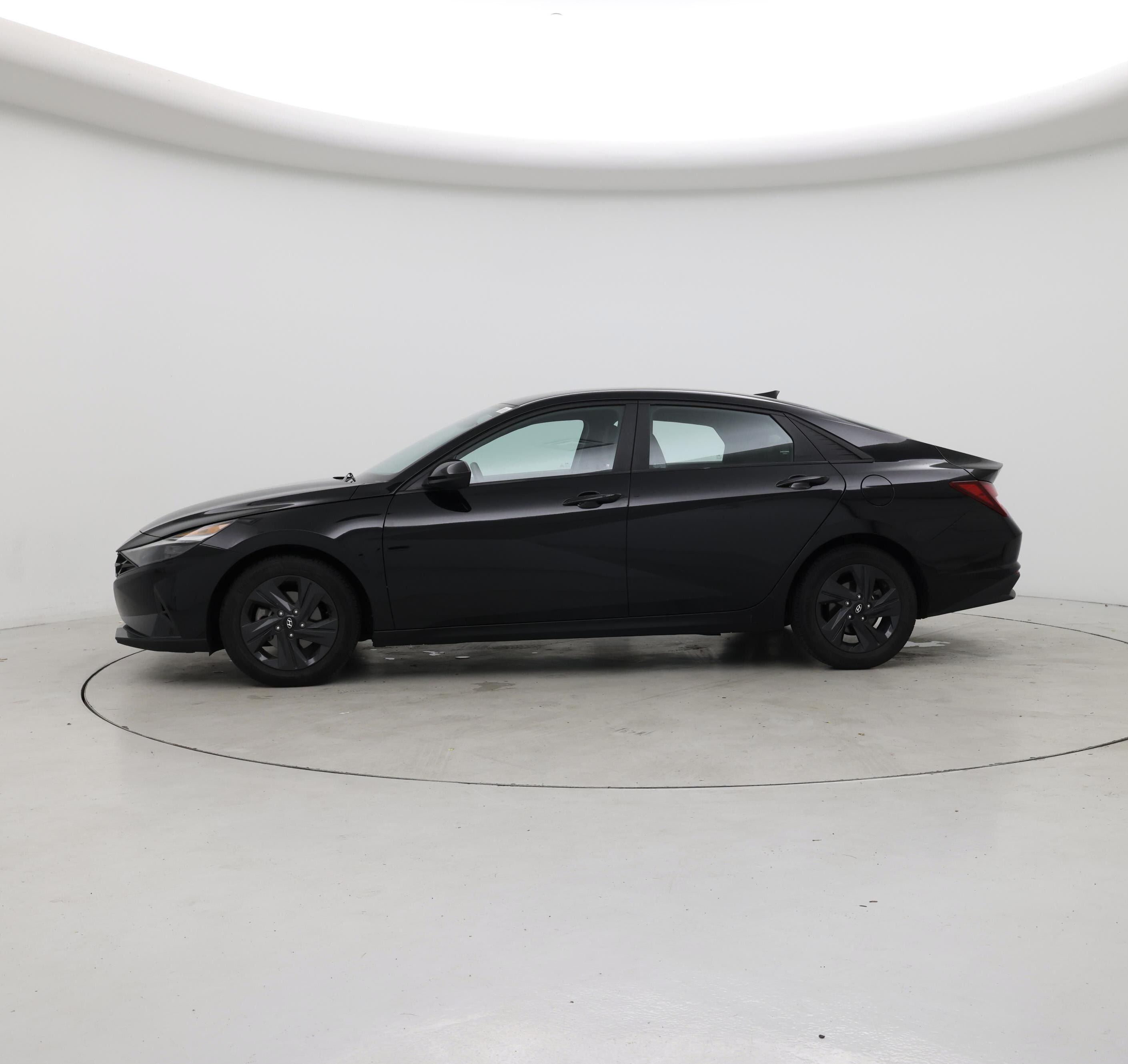Thumbnail: 2022 Hyundai Elantra - 3