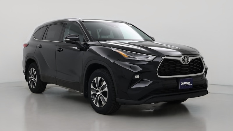 2022 Toyota Highlander XLE Hero Image