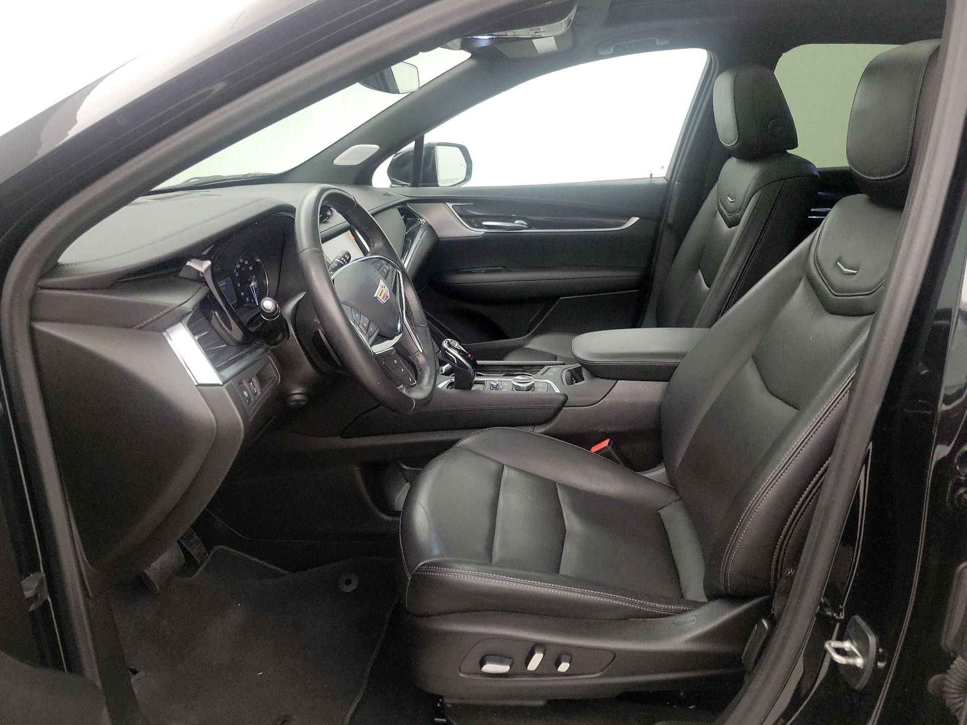 Thumbnail: 2023 Cadillac XT5 - 11