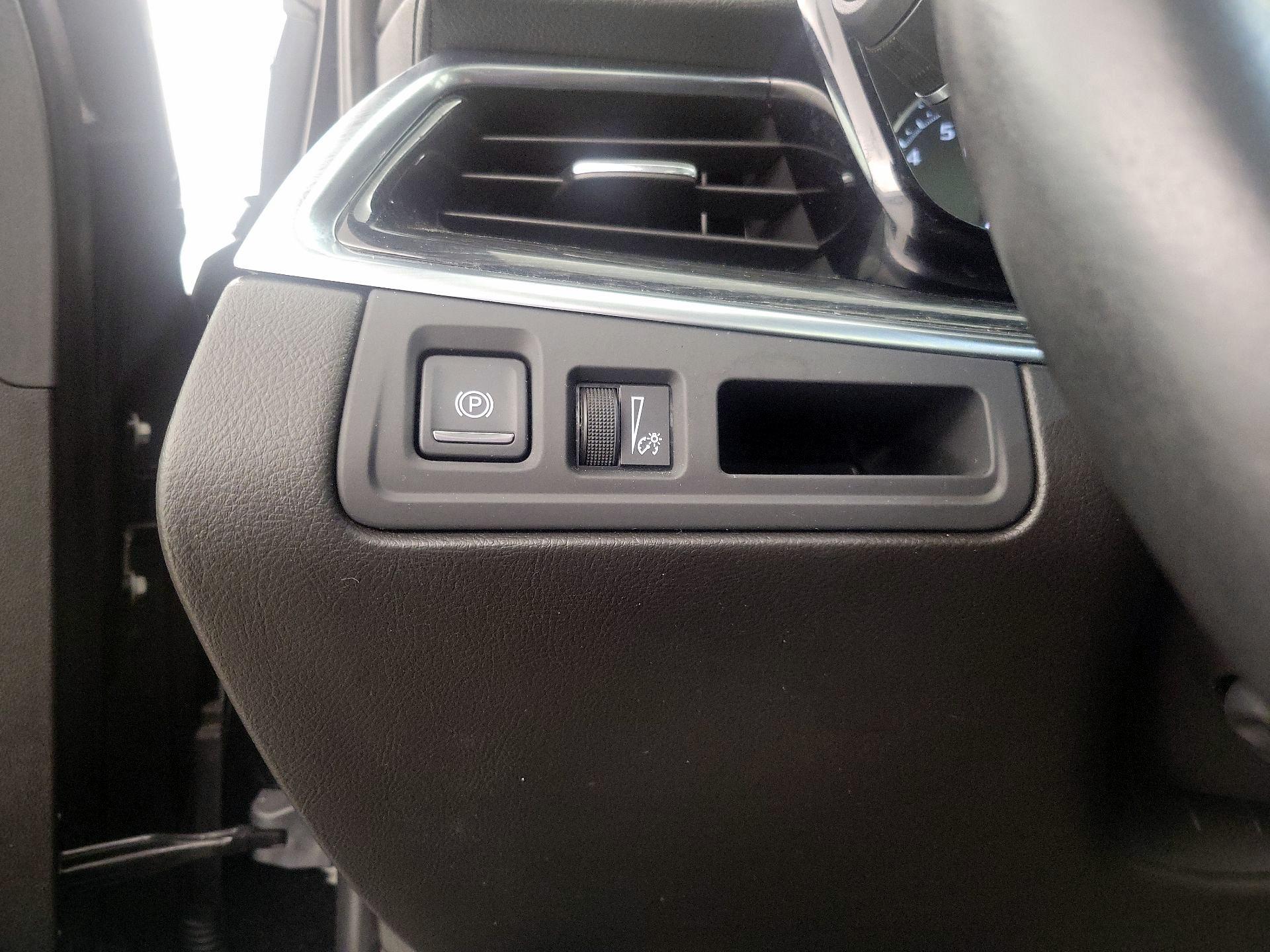 Thumbnail: 2023 Cadillac XT5 - 13