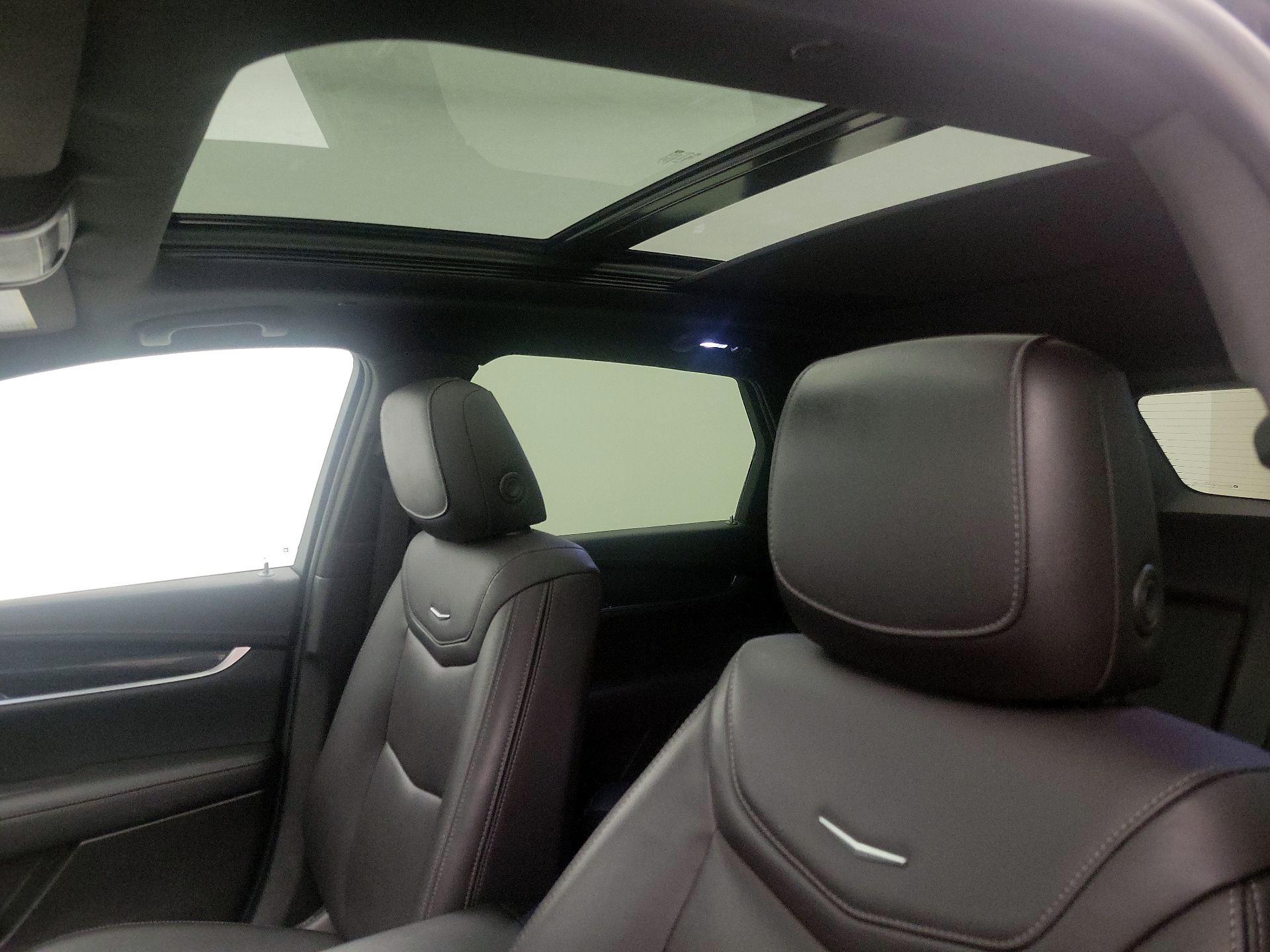 Thumbnail: 2023 Cadillac XT5 - 19