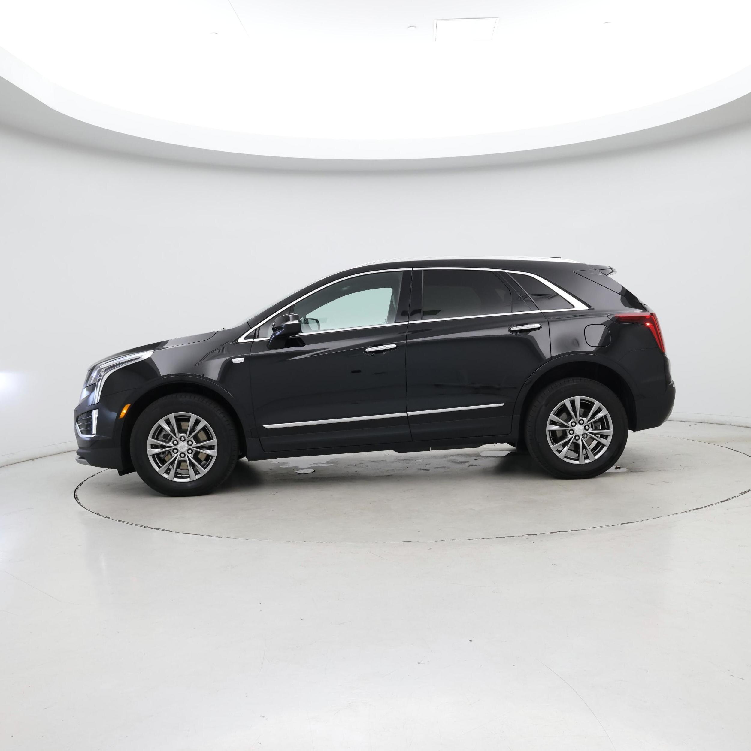 Thumbnail: 2023 Cadillac XT5 - 3