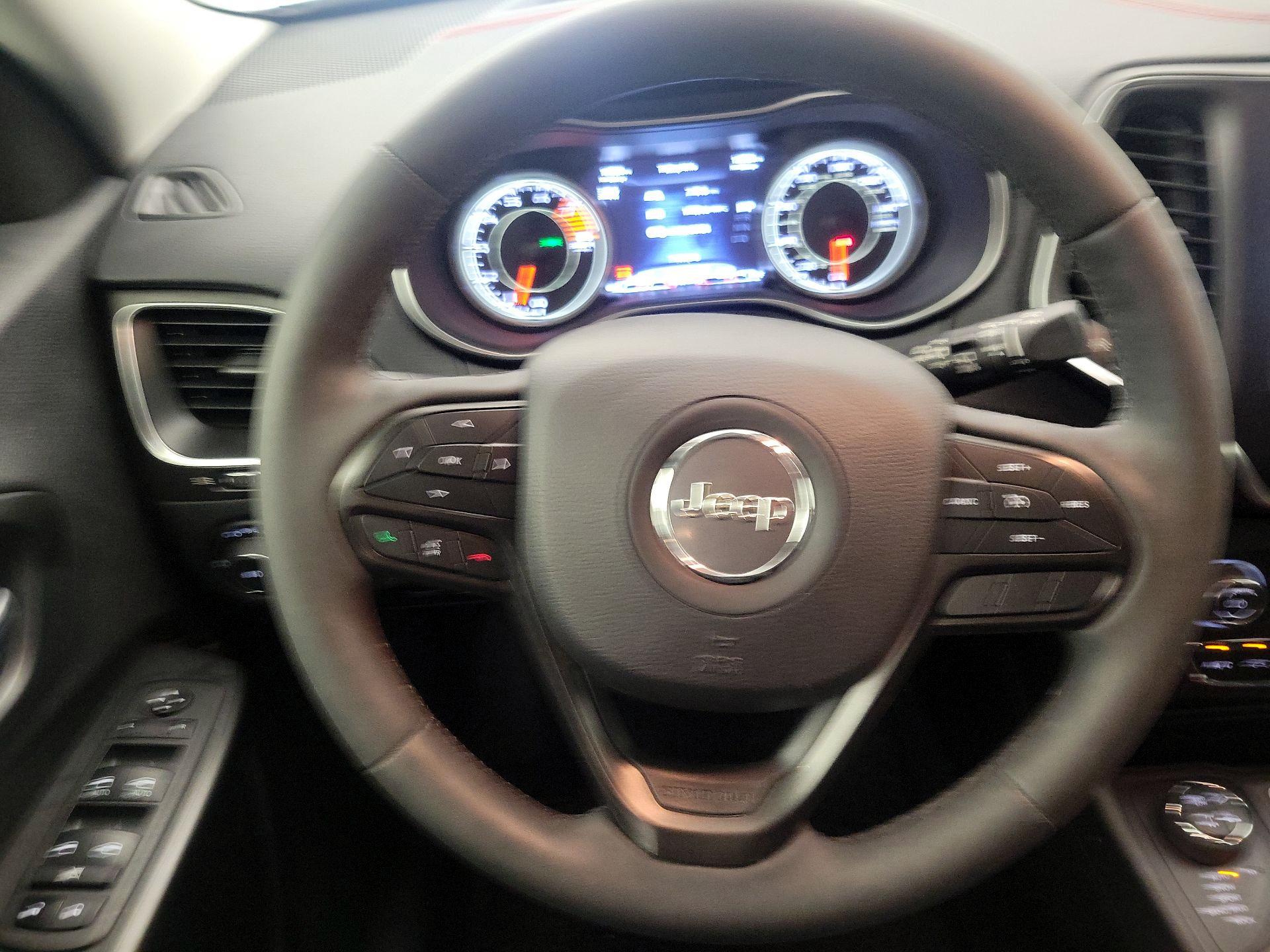 Thumbnail: 2022 Jeep Cherokee - 10