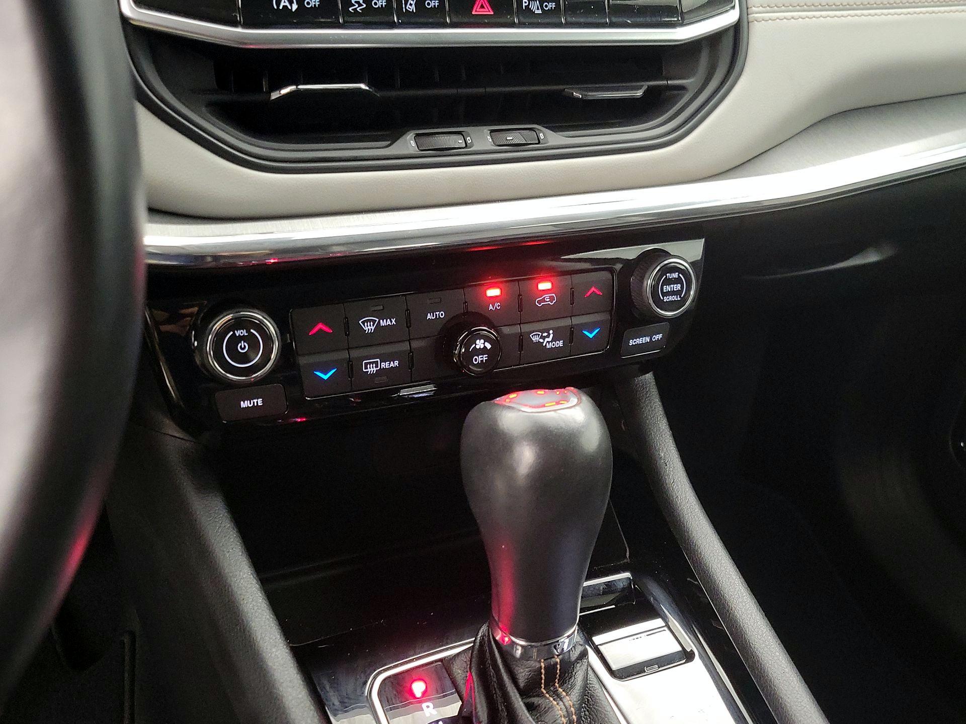 Thumbnail: 2022 Jeep Compass - 16