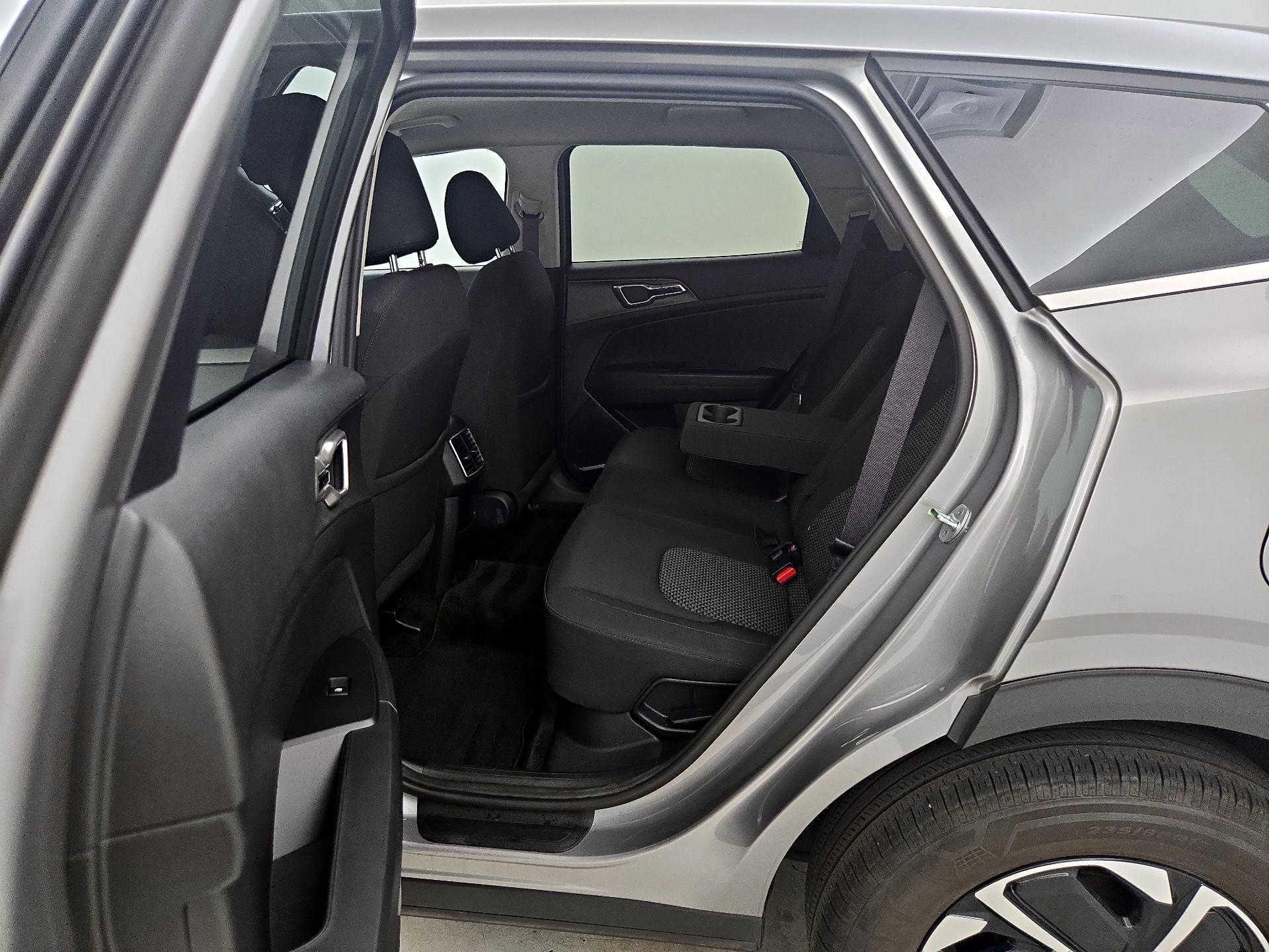 Thumbnail: 2023 Kia Sportage - 17