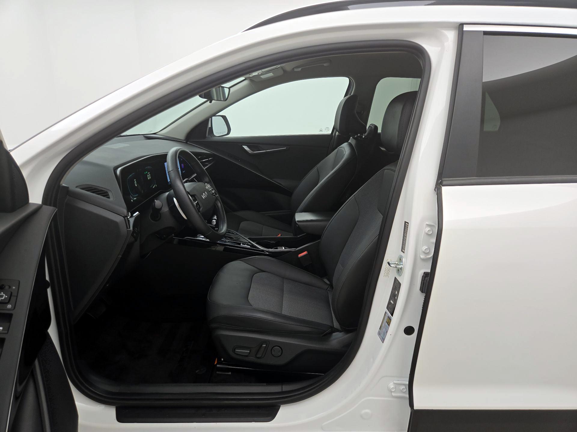 Thumbnail: 2023 Kia Niro - 11