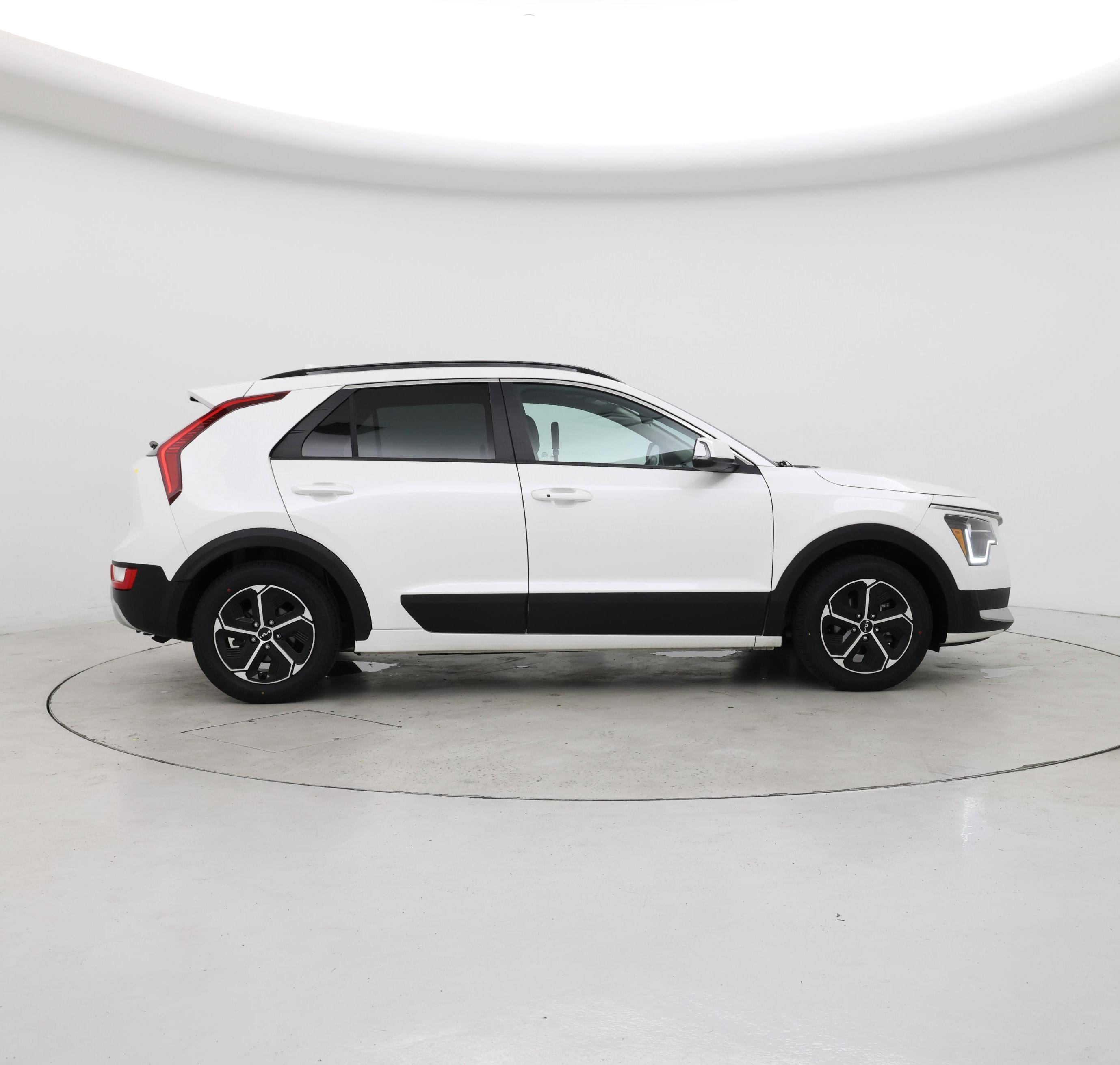 Thumbnail: 2023 Kia Niro - 7