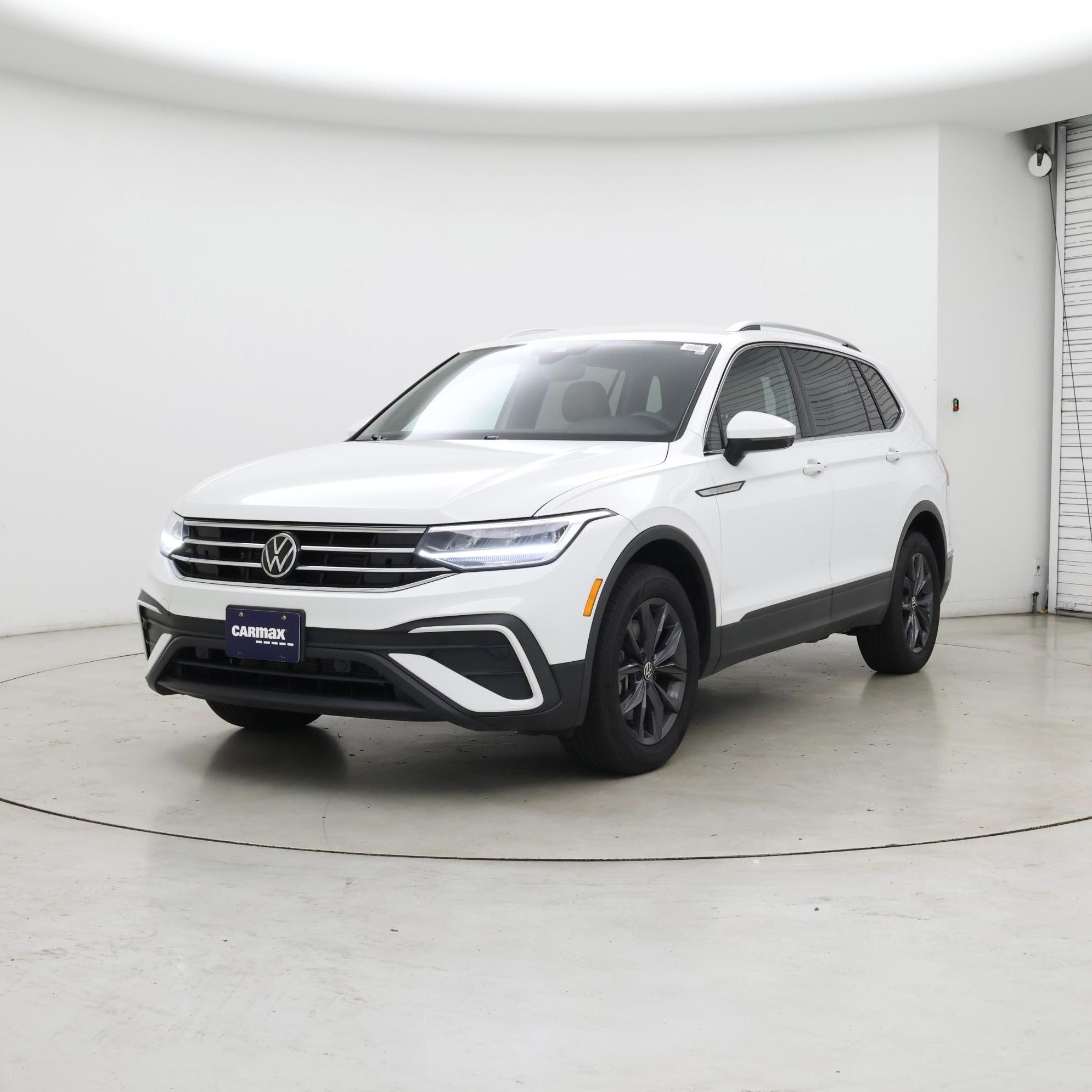 Thumbnail: 2022 Volkswagen Tiguan - 4