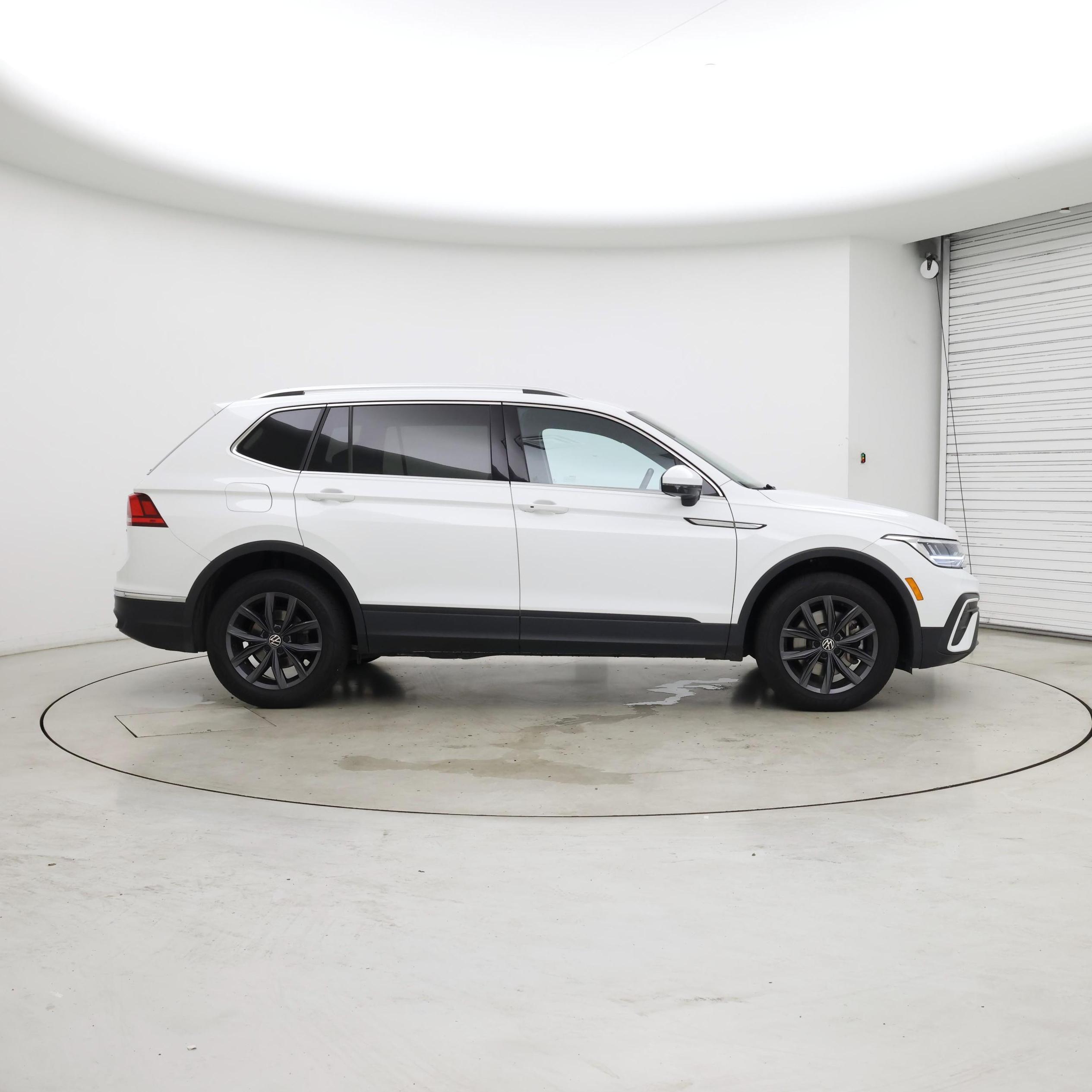 Thumbnail: 2022 Volkswagen Tiguan - 7
