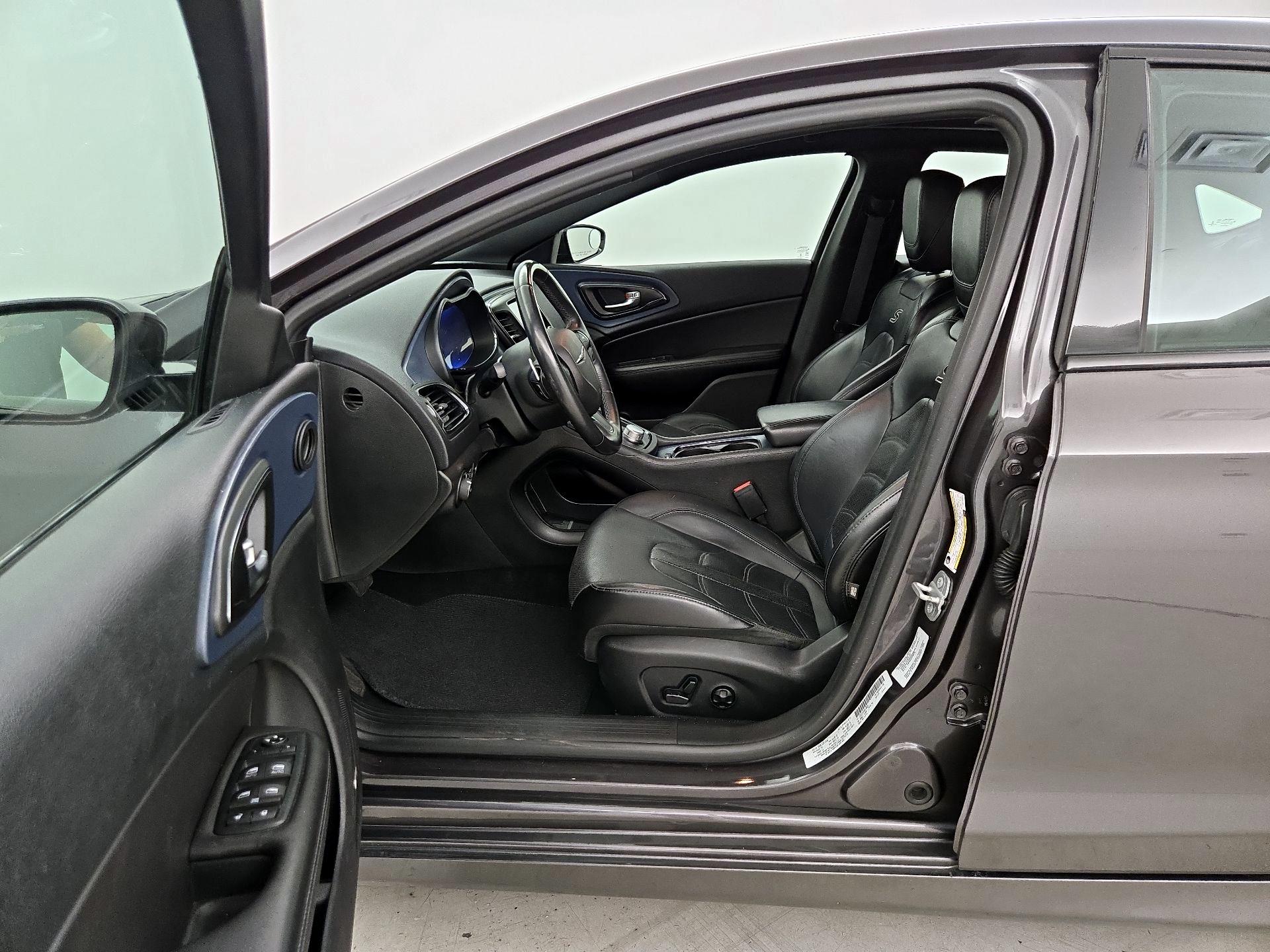 Thumbnail: 2016 Chrysler 200 - 11