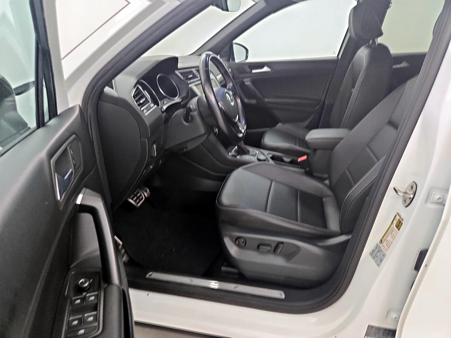 Thumbnail: 2021 Volkswagen Tiguan - 11