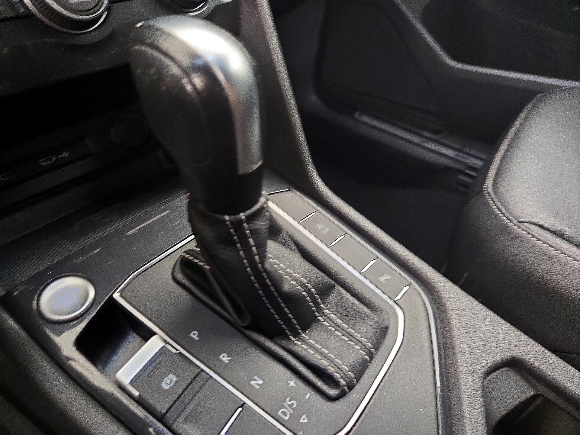 Thumbnail: 2021 Volkswagen Tiguan - 17