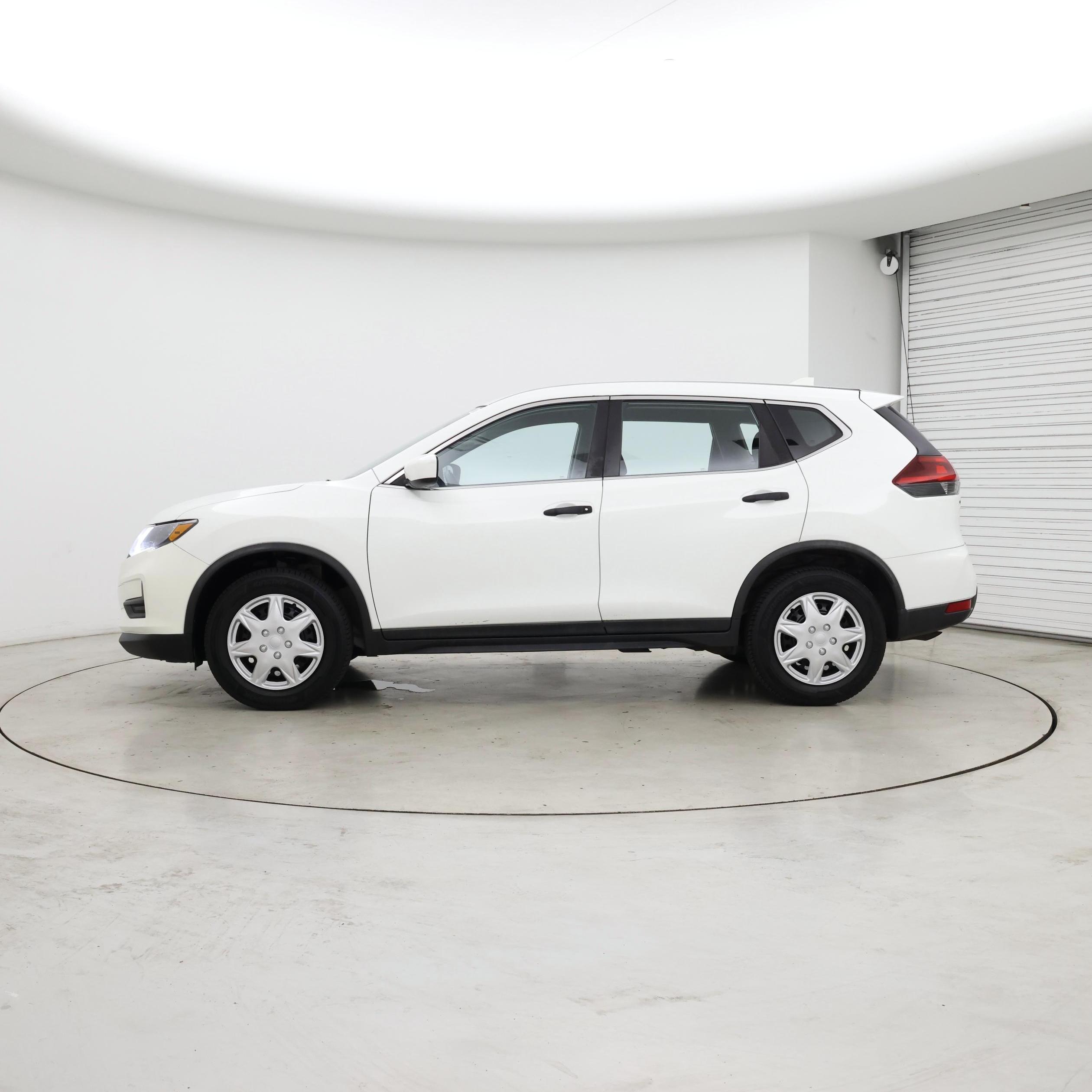 Thumbnail: 2018 Nissan Rogue - 3