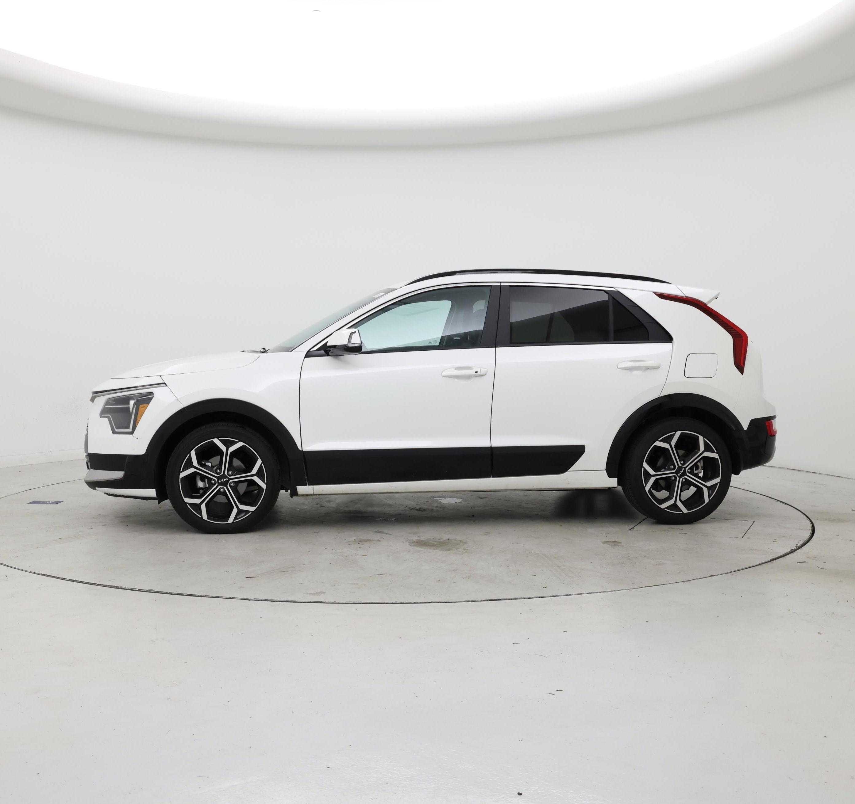 Thumbnail: 2024 Kia Niro - 3