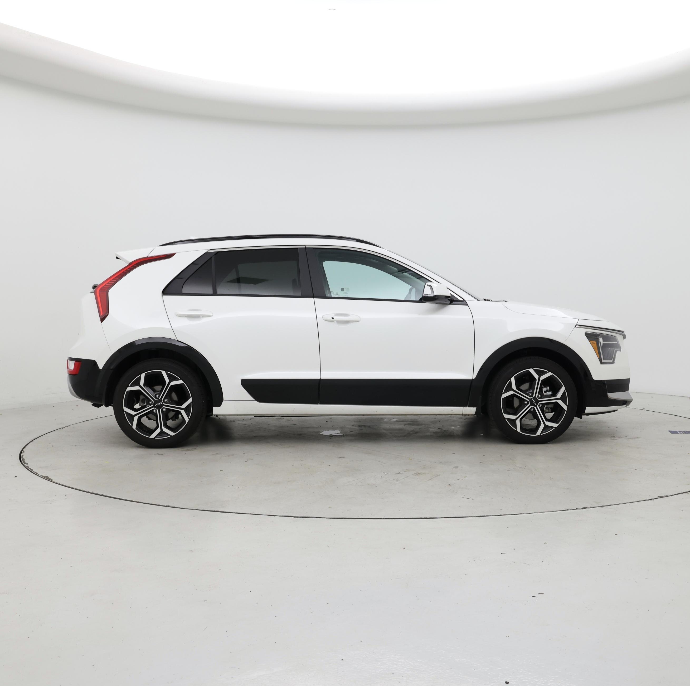 Thumbnail: 2024 Kia Niro - 7
