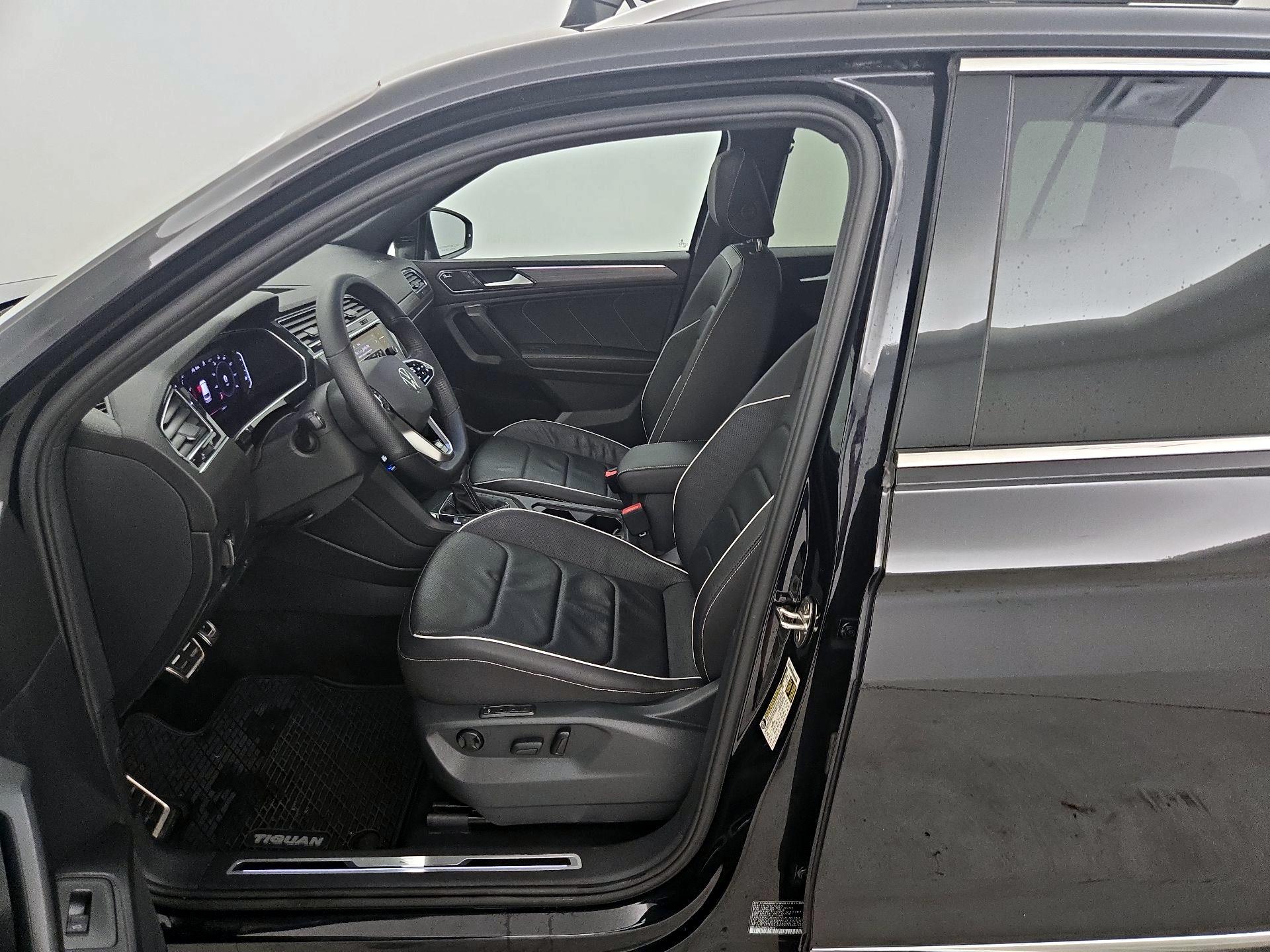 Thumbnail: 2022 Volkswagen Tiguan - 11