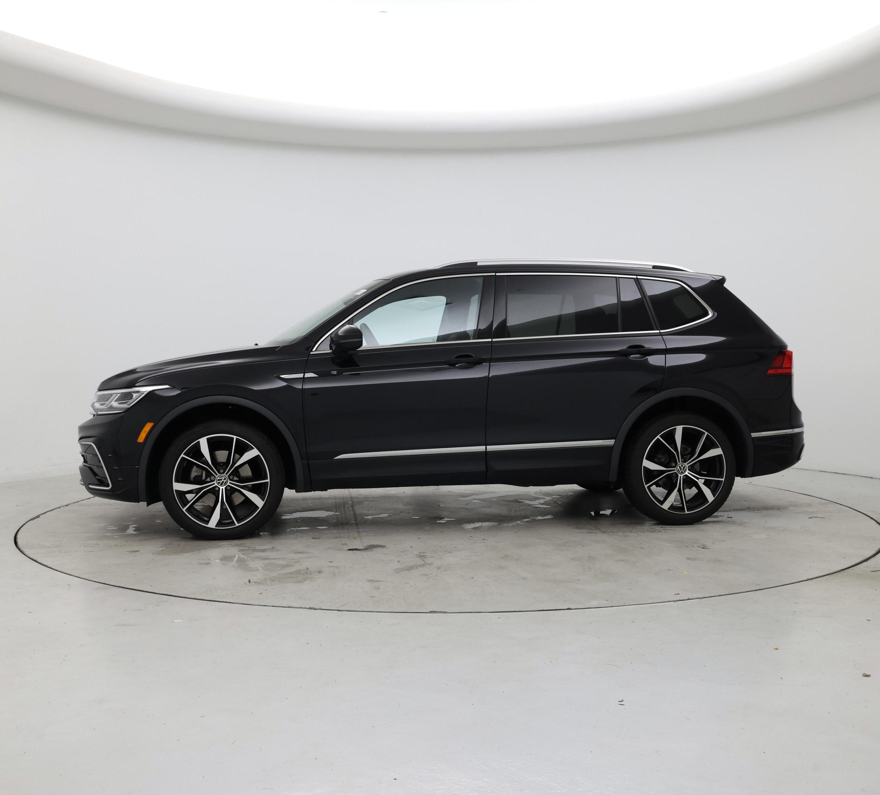 Thumbnail: 2022 Volkswagen Tiguan - 3