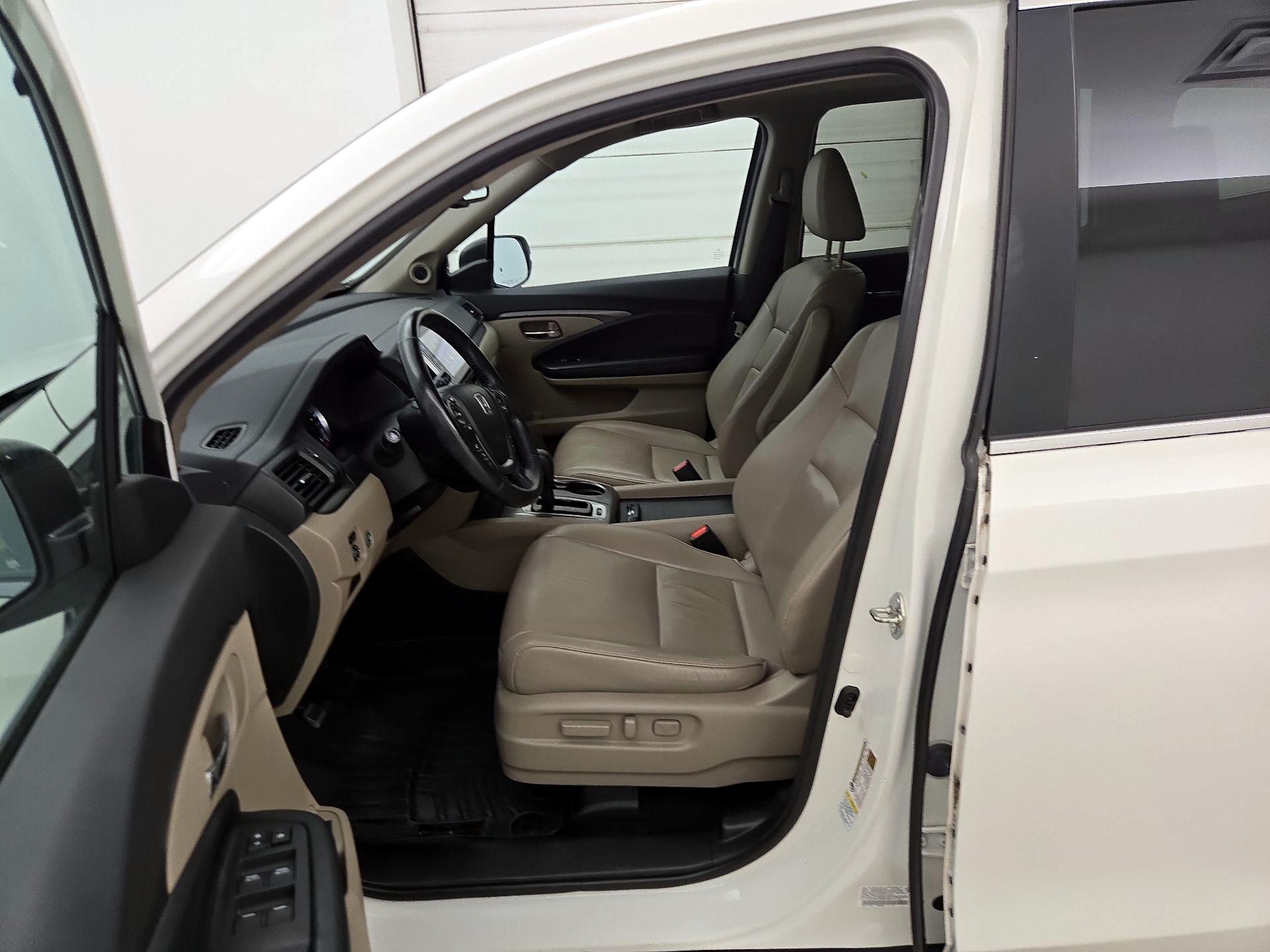 Thumbnail: 2016 Honda Pilot - 9
