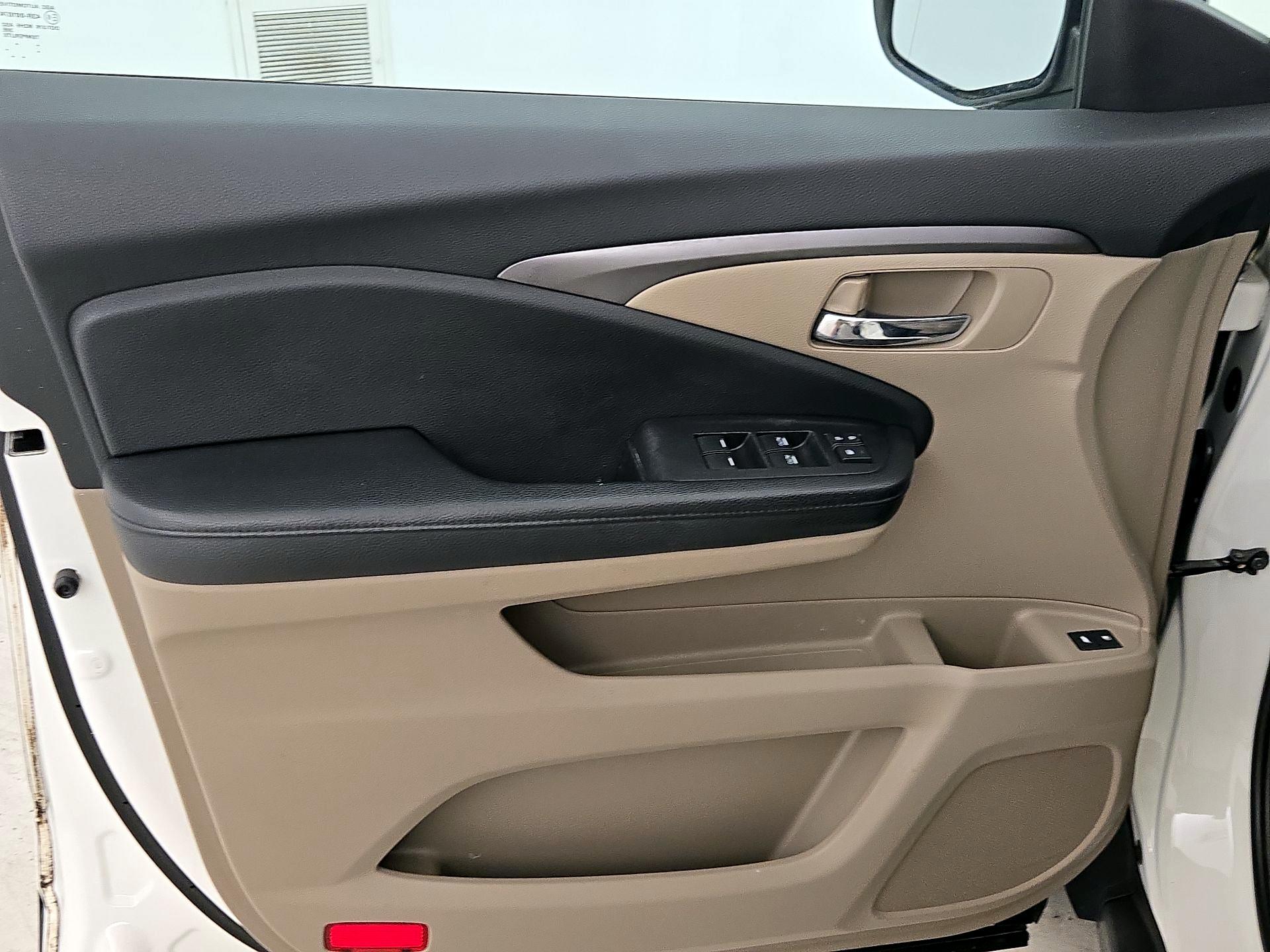 Thumbnail: 2016 Honda Pilot - 10