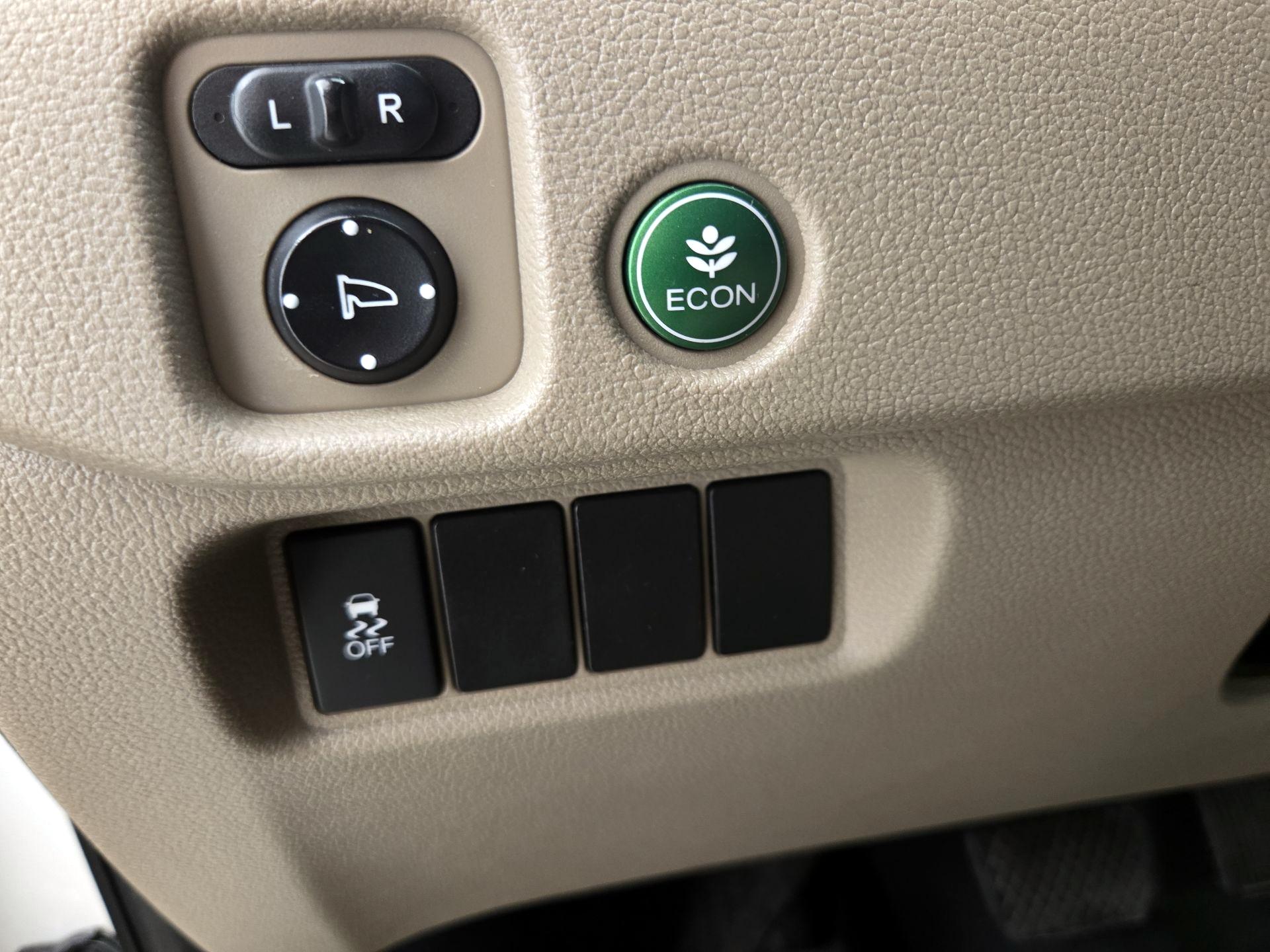 Thumbnail: 2016 Honda Pilot - 11